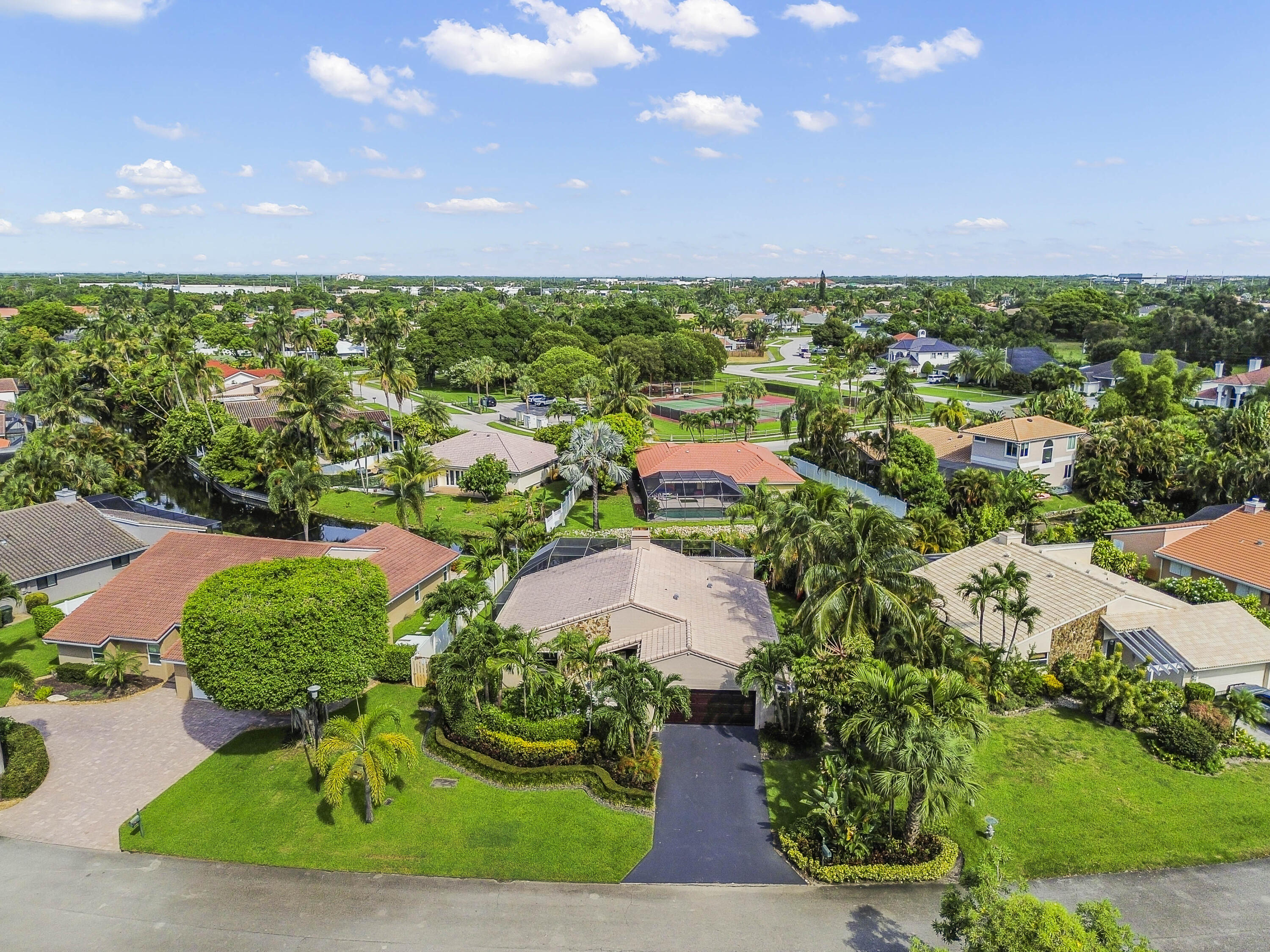 Foto de propiedad en 7131 NW 3rd Avenue, Boca Raton, FL 33487 Boca Raton con MLS# 