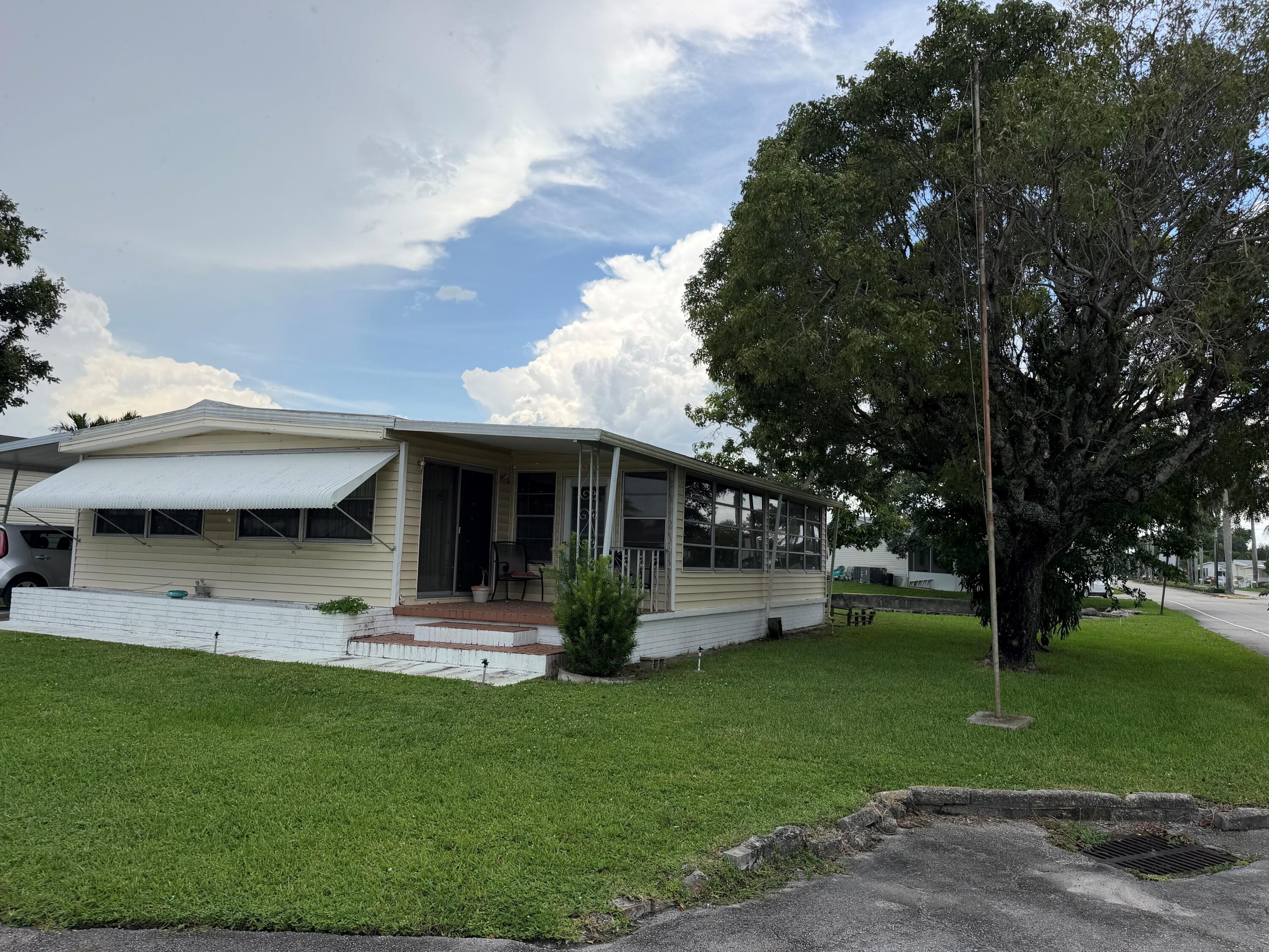 Foto de propiedad en 1801 SW 84TH Avenue, Davie, FL 33324 Davie con MLS# 