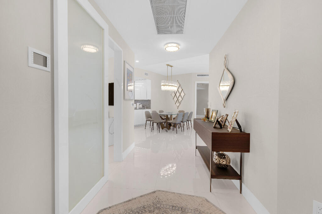 Foto de propiedad en 15811 COLLINS Avenue 2207, Sunny Isles Beach, FL 33160 Sunny Isles Beach con MLS# 