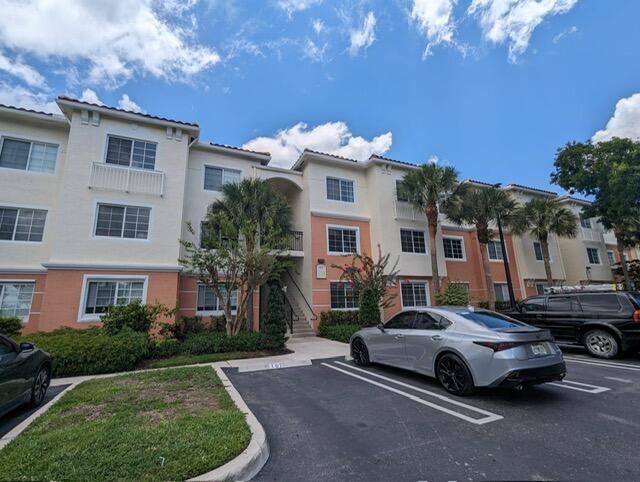 Foto de propiedad en 9857 Baywinds Drive 9103, West Palm Beach, FL 33411 West Palm Beach con MLS# 