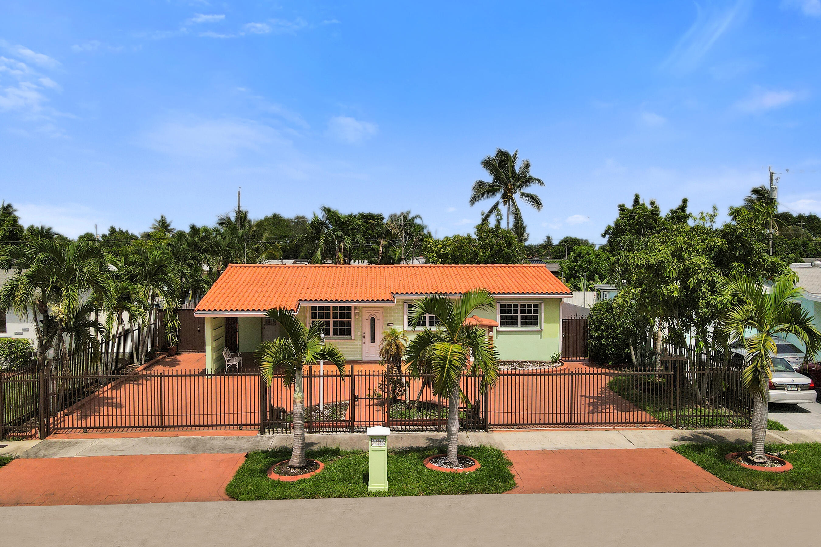 En Venta 3311 SW 105th Court, Miami, FL 33165, Miami, FL 33165