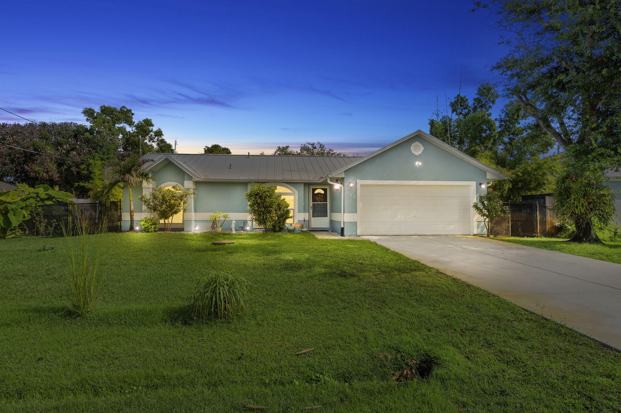 Foto de propiedad en 2182 SE South Buttonwood Drive, Port St. Lucie, FL 34952 Port St. Lucie con MLS# 