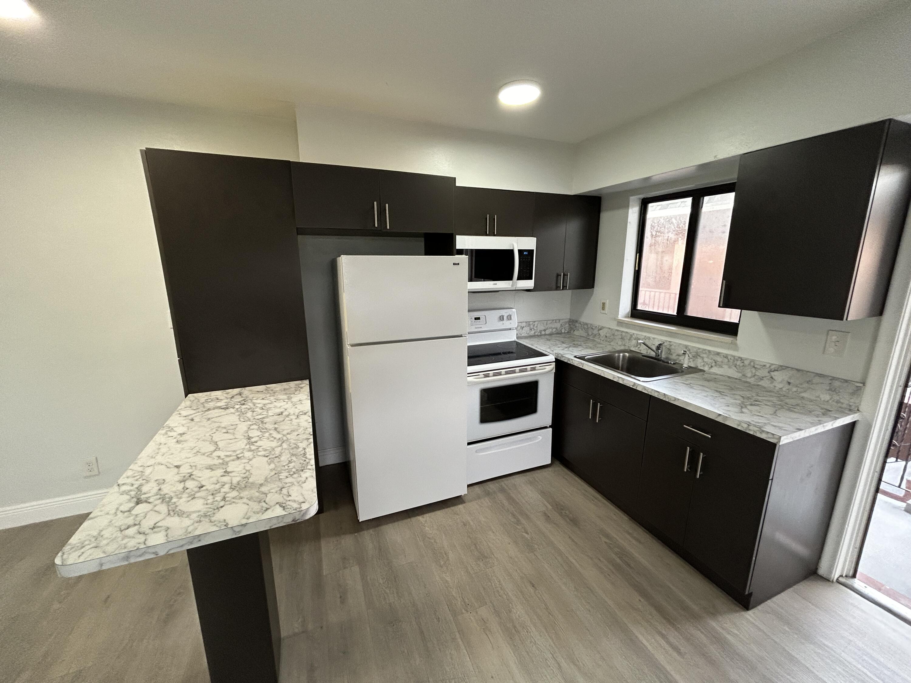 Foto de propiedad en 2545 Taft Street 205, Hollywood, FL 33020 Hollywood con MLS# 