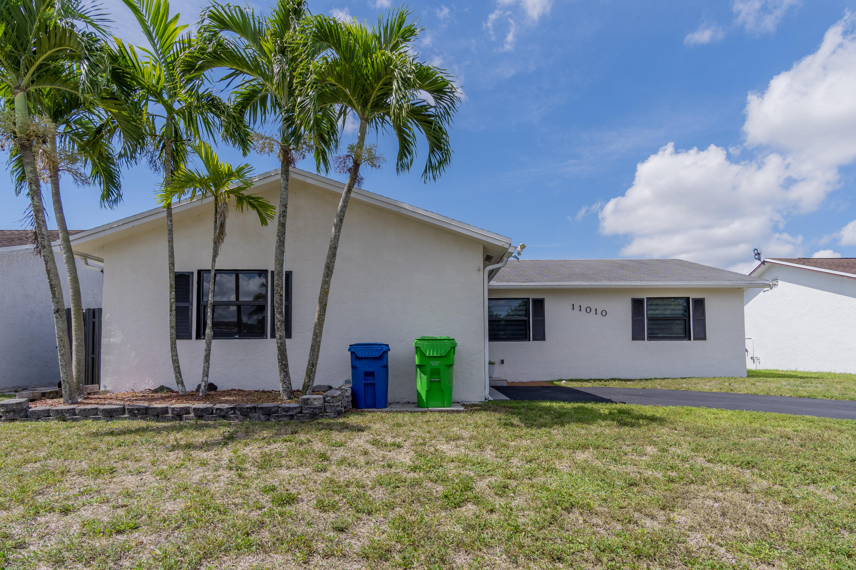 Foto de propiedad en 11010 NW 24TH Court, Sunrise, FL 33322 Sunrise con MLS# 