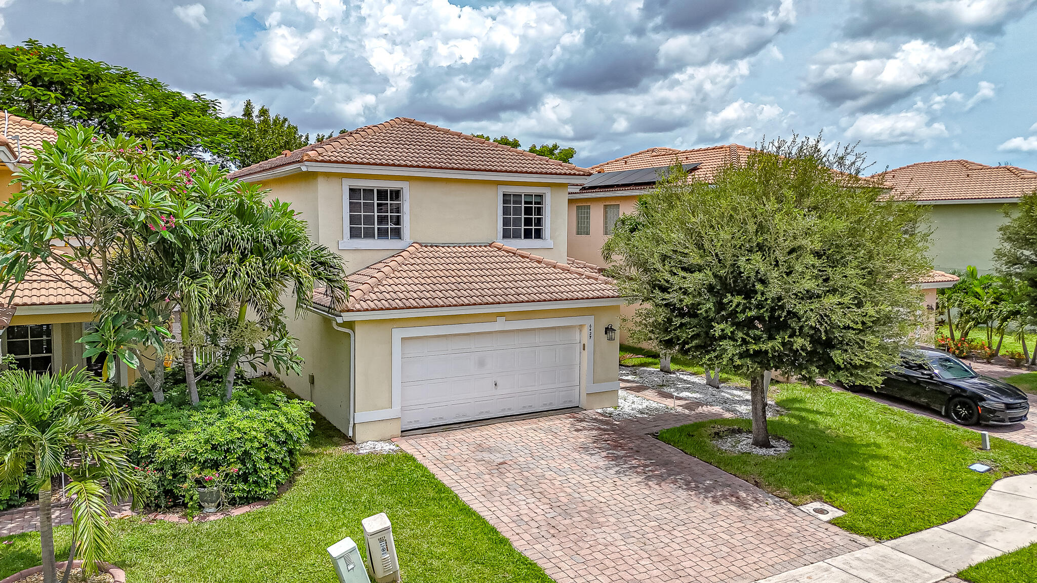 Foto de propiedad en 6427 Adriatic Way, West Palm Beach, FL 33413 West Palm Beach con MLS# 