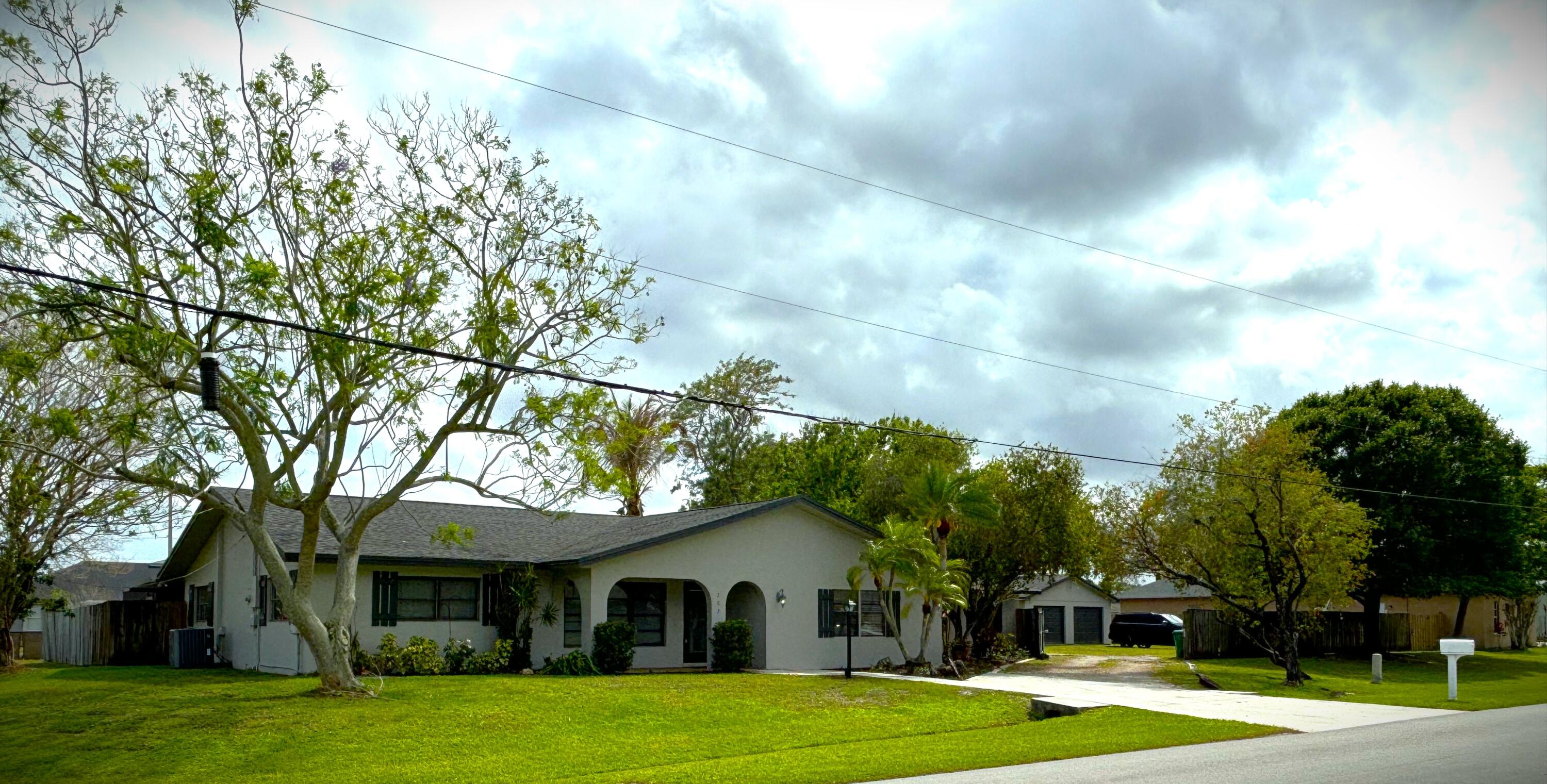 Foto de propiedad en 202 SW CRESCENT Avenue, Port St. Lucie, FL 34984 Port St. Lucie con MLS# 