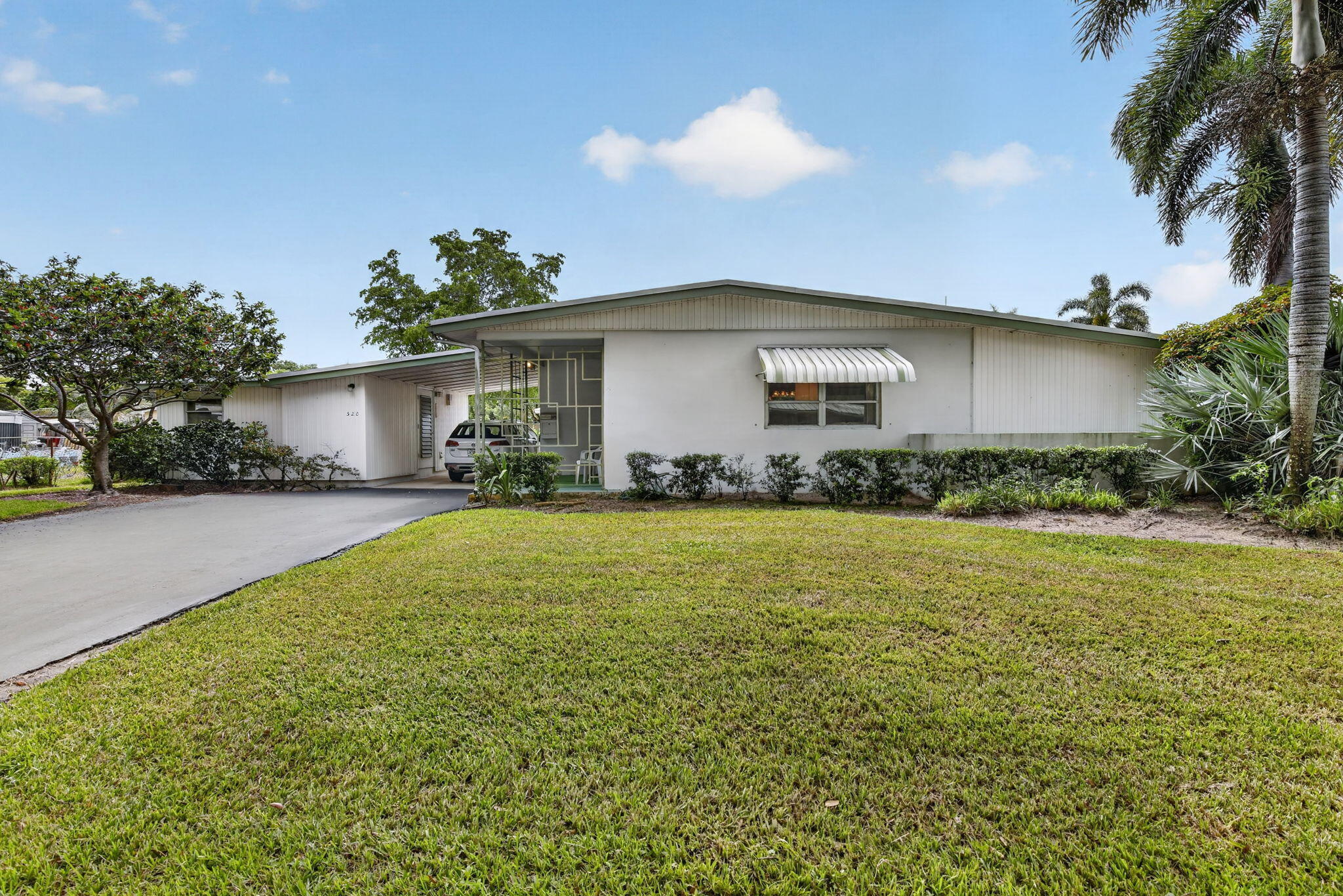 Foto de propiedad en 520 BEACHWOOD Lane, Plantation, FL 33317 Plantation con MLS# 