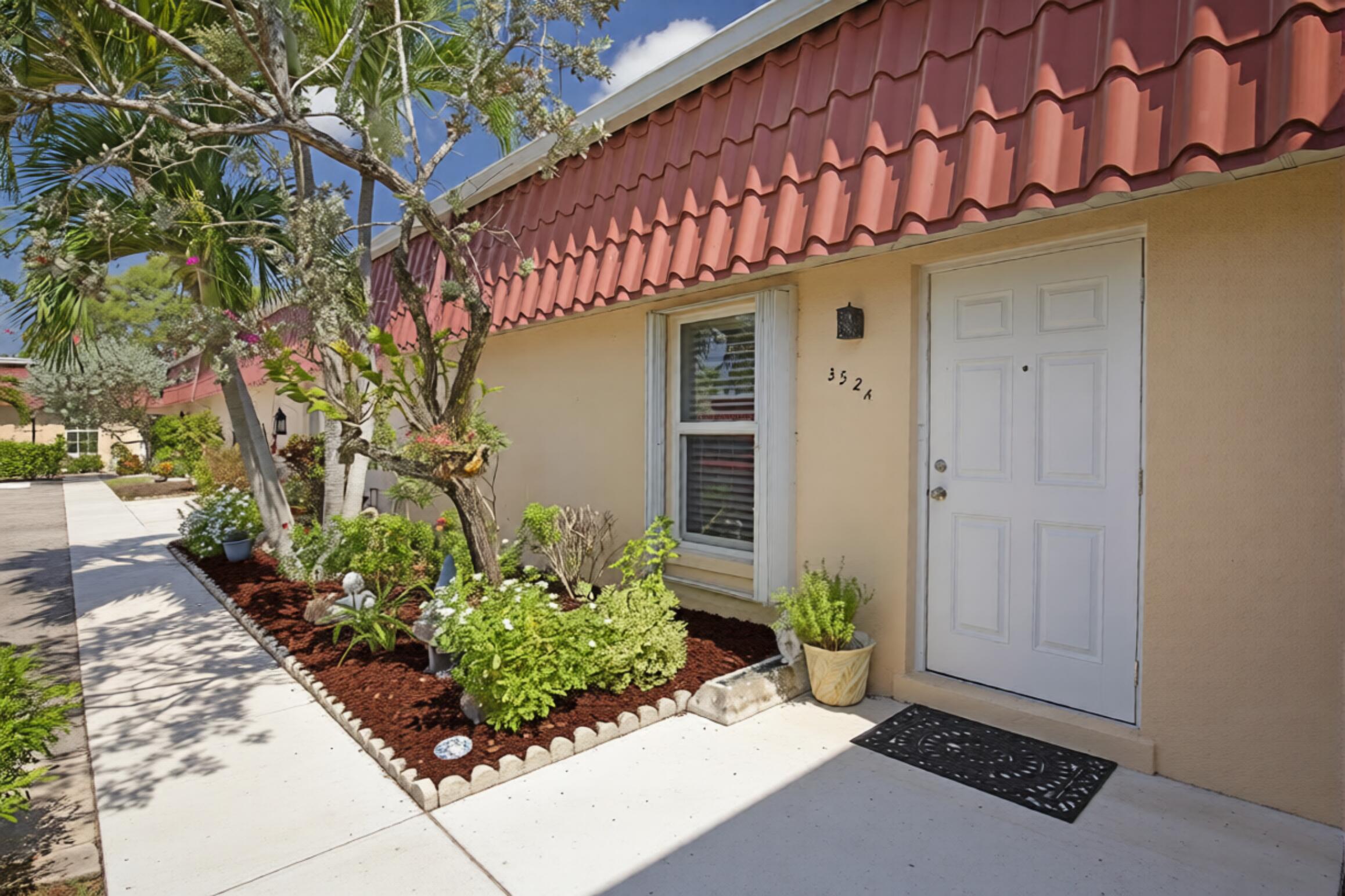 Foto de propiedad en 352 Covered Bridge Boulevard A, Greenacres, FL 33467 Greenacres con MLS# 