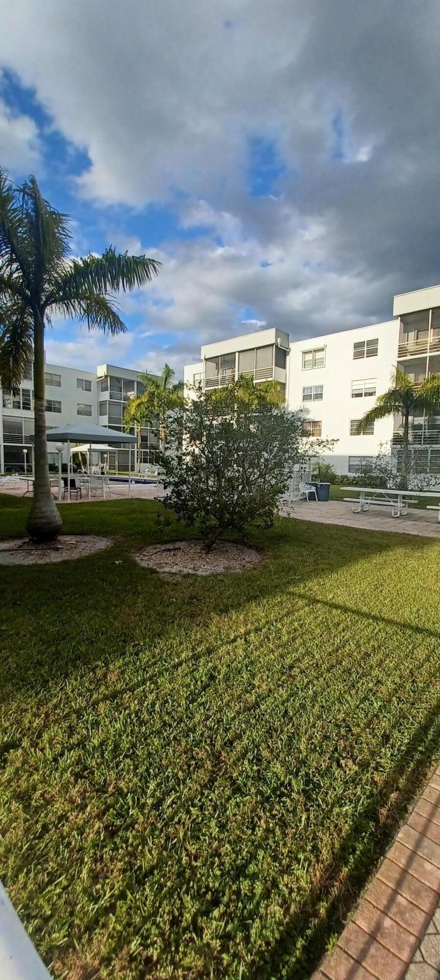 Foto de propiedad en 2998 E SUNRISE LAKES Drive E 121, Sunrise, FL 33322 Sunrise con MLS# 