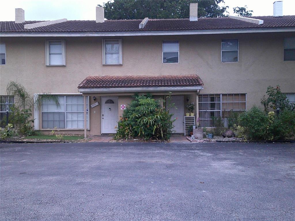 Foto de propiedad en 4291 CORAL SPRINGS Drive 3E, Coral Springs, FL 33065 Coral Springs con MLS# 