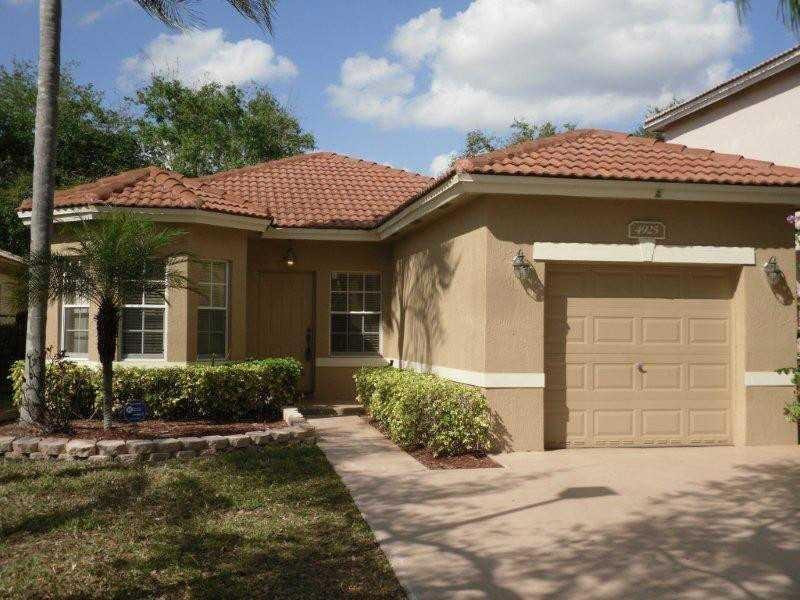 Foto de propiedad en 4925 EGRET Court, Coconut Creek, FL 33073 Coconut Creek con MLS# 