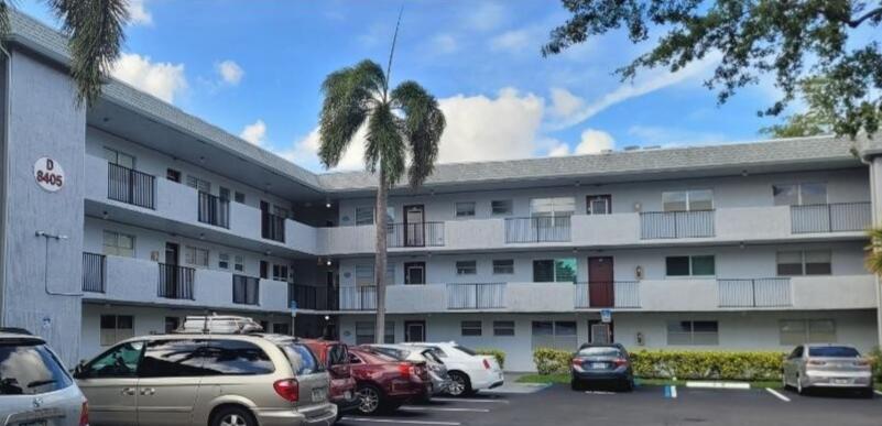 Foto de propiedad en 8405 NW 61st Street E D106, Tamarac, FL 33321 Tamarac con MLS# 