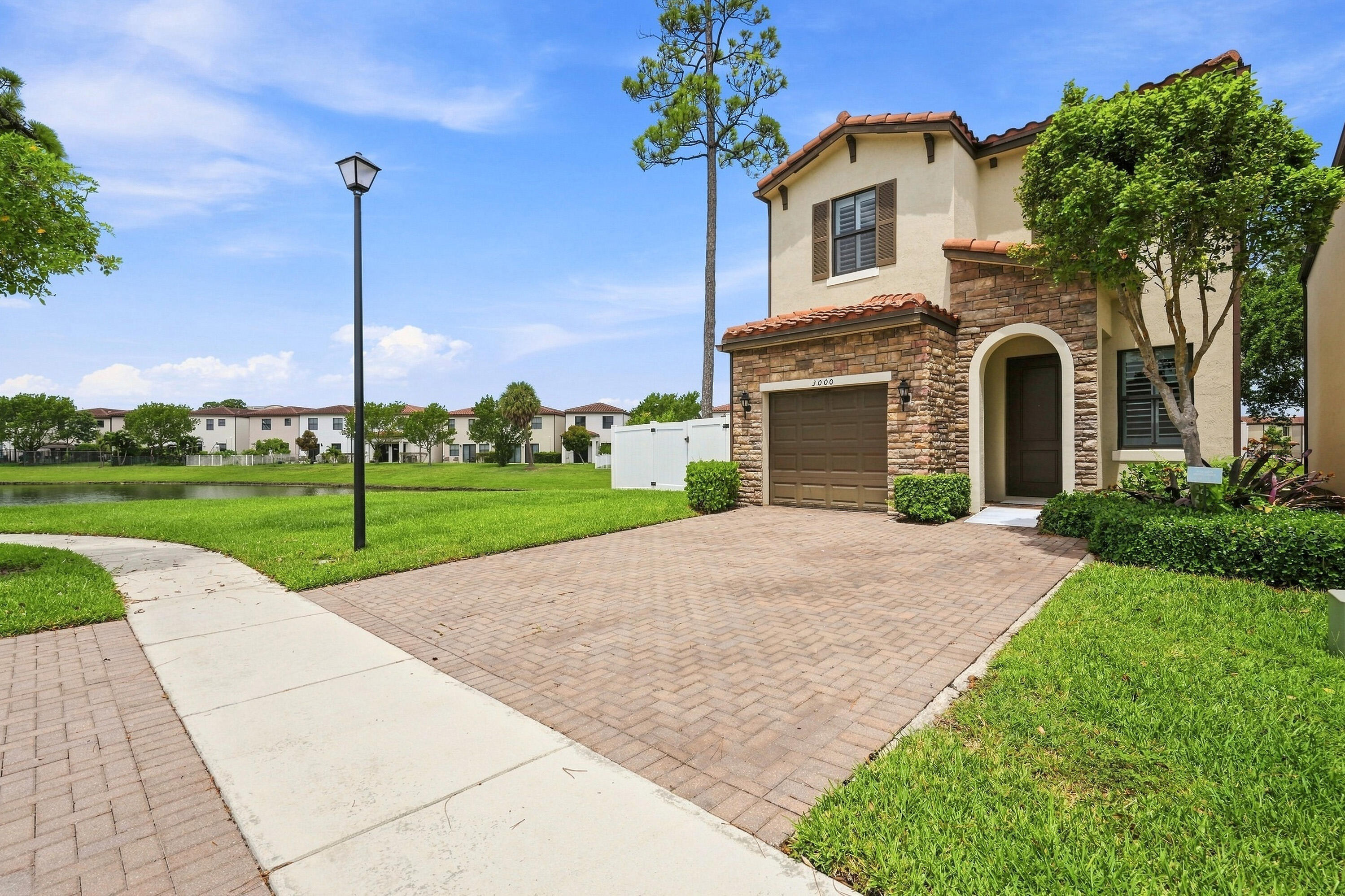 Foto de propiedad en 3000 KING PALM Way, Riviera Beach, FL 33410 Riviera Beach con MLS# 