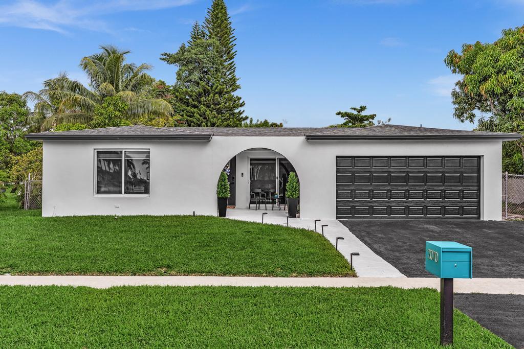 Foto de propiedad en 2070 NW 78TH Avenue, Sunrise, FL 33322 Sunrise con MLS# 