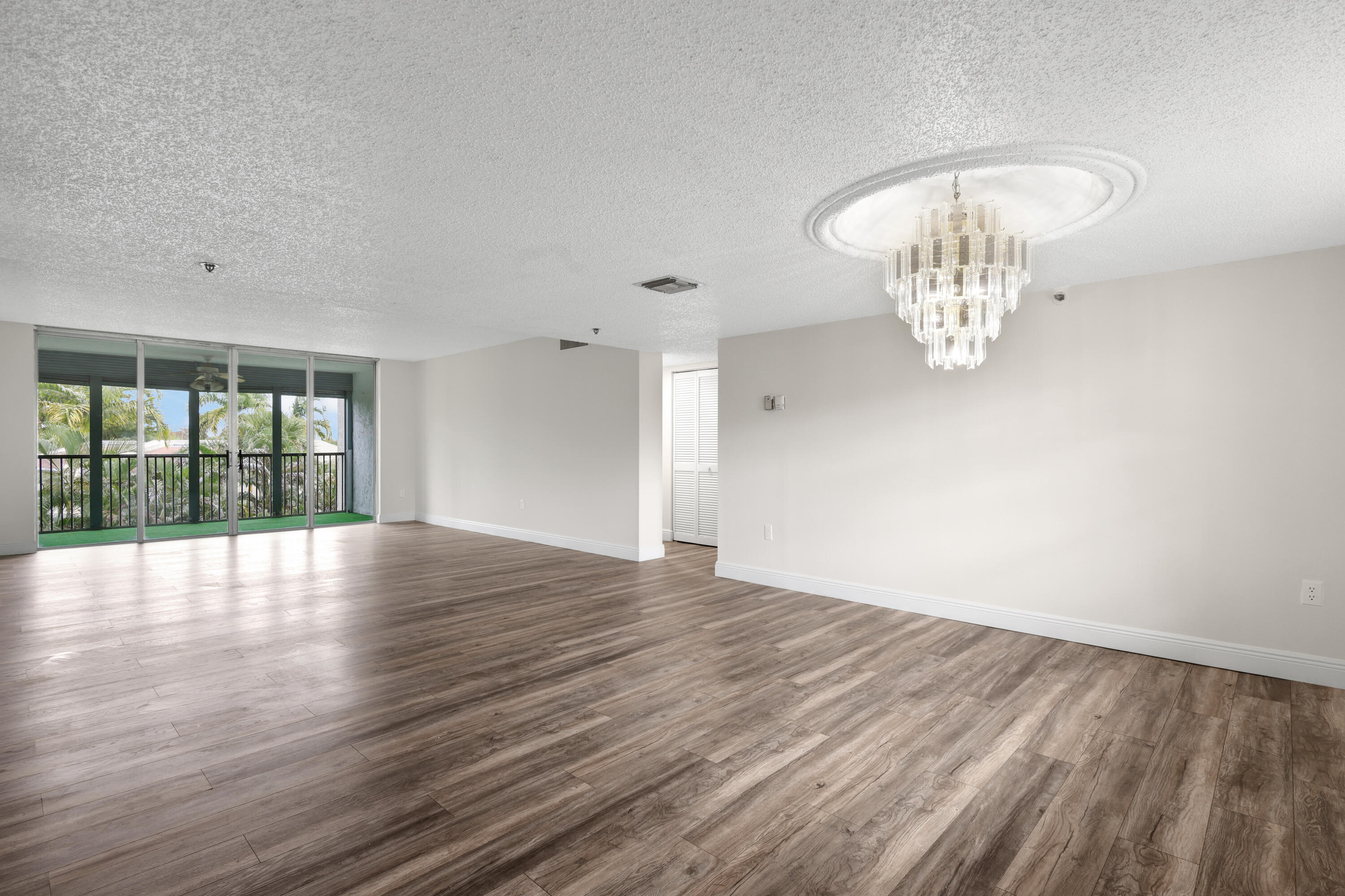 Foto de propiedad en 3940 INVERRARY Boulevard 404-A, Lauderhill, FL 33319 Lauderhill con MLS# 