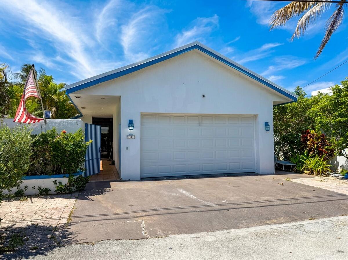 Foto de propiedad en 11 SUNSET Lane, Lauderdale-By-The-Sea, FL 33062 Lauderdale-By-The-Sea con MLS# 