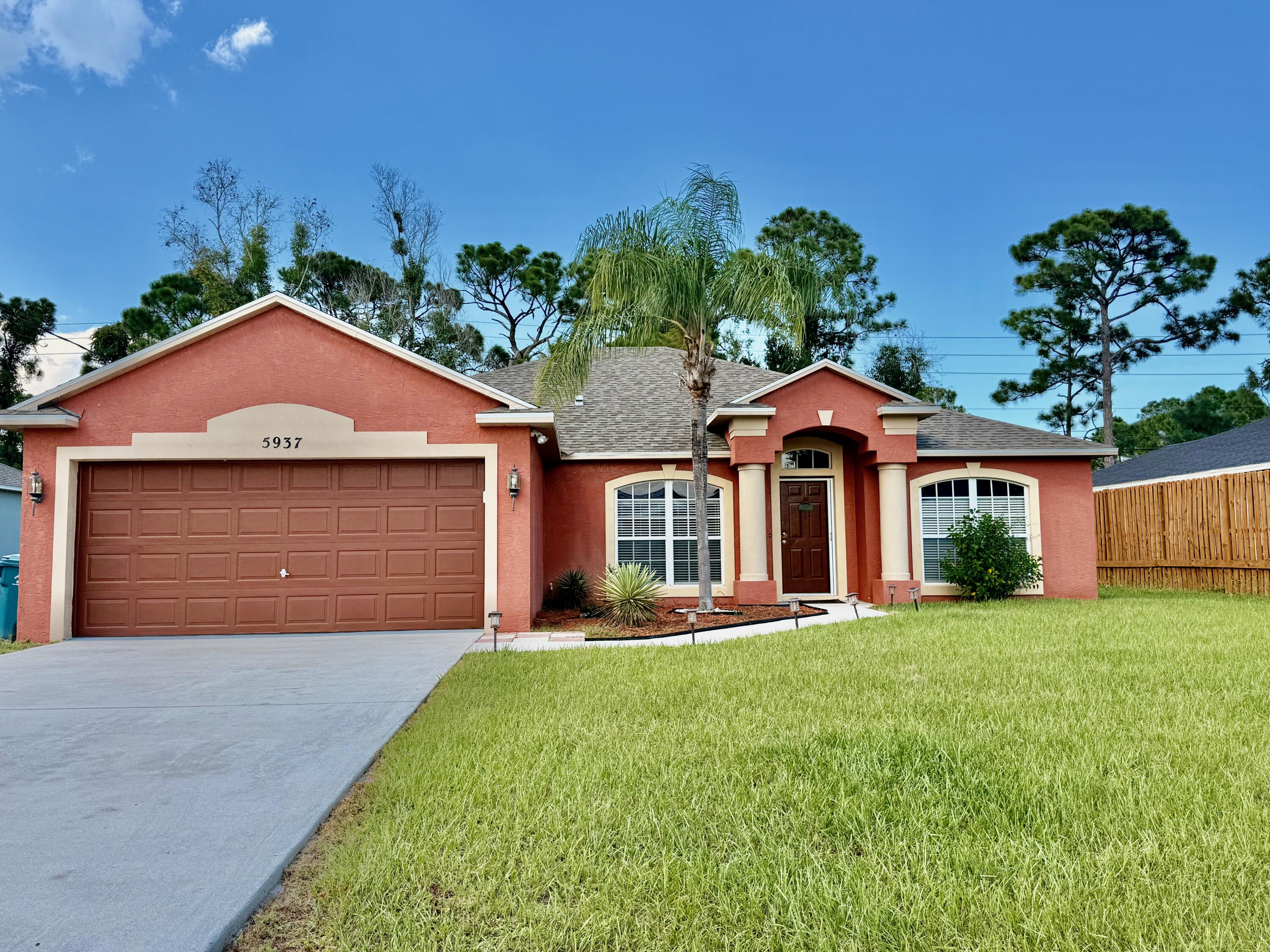 Foto de propiedad en 5937 NW BAYNARD Drive, Port St. Lucie, FL 34986 Port St. Lucie con MLS# 