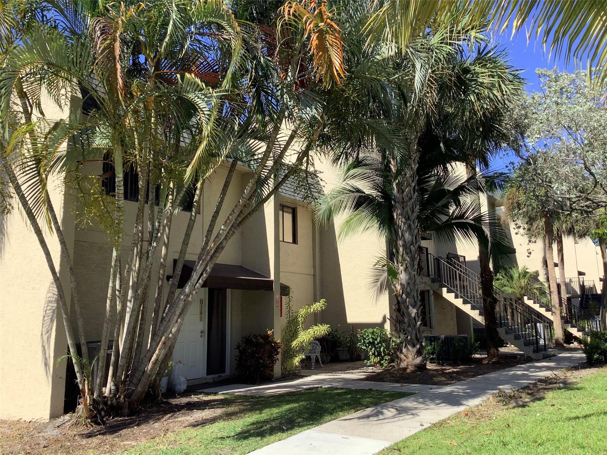 Foto de propiedad en 65 DEER CREEK Road H102, Deerfield Beach, FL 33442 Deerfield Beach con MLS# 