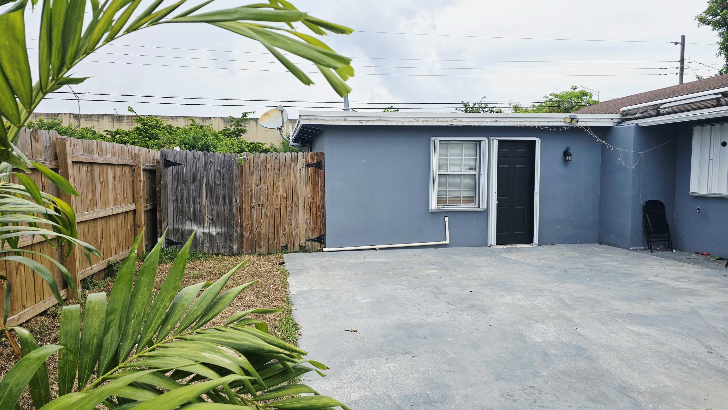Alquilada 330 N Ware Drive, West Palm Beach, FL 33409, West Palm Beach, FL 33409