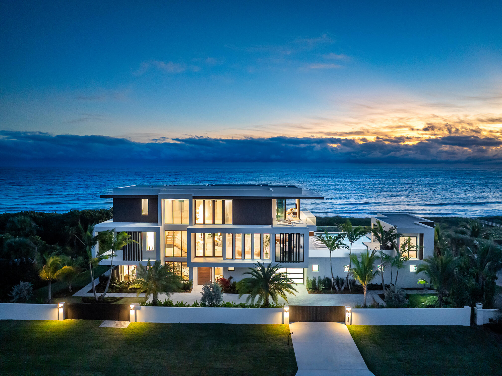 Foto de propiedad en 4610 N Hwy A1A, Hutchinson Island, FL 34949 Hutchinson Island con MLS# 