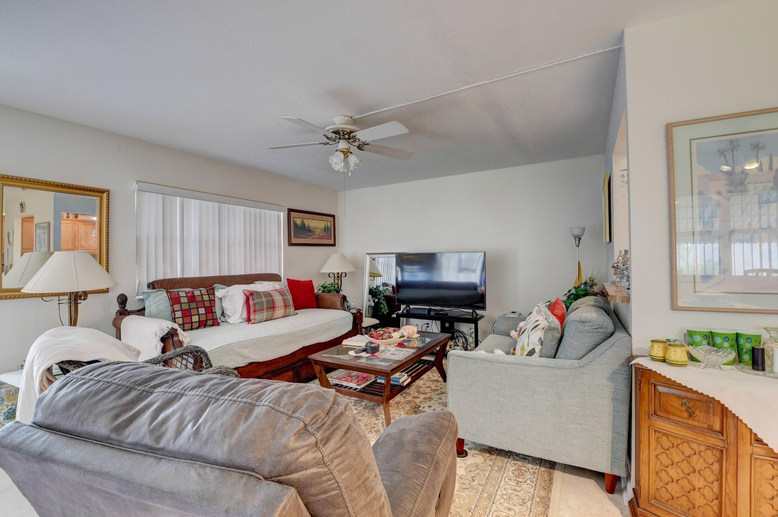 Foto de propiedad en 450 Brittany Drive, Delray Beach, FL 33446 Delray Beach con MLS# 