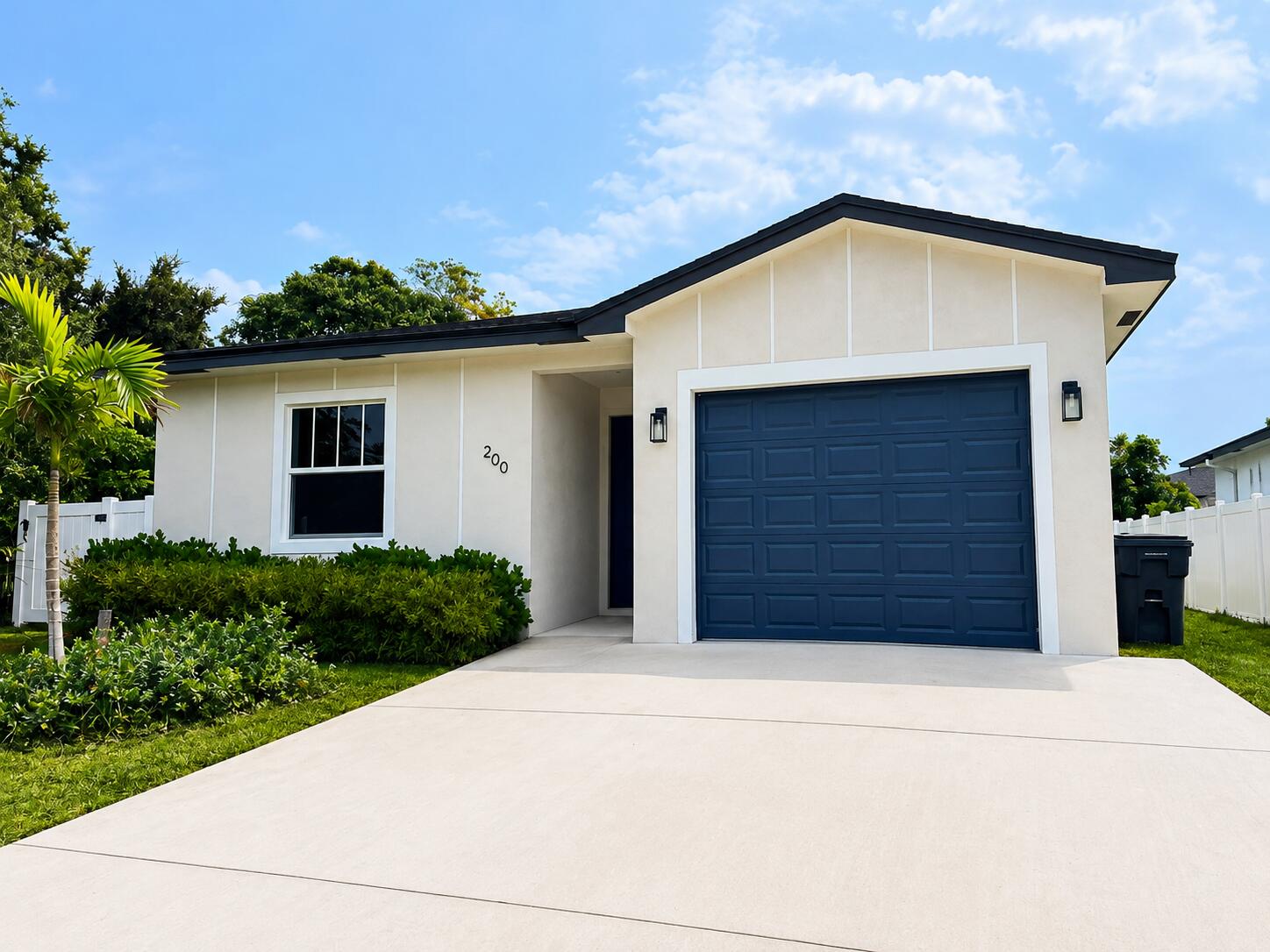 Foto de propiedad en 200 Marie Drive, West Palm Beach, FL 33415 West Palm Beach con MLS# 
