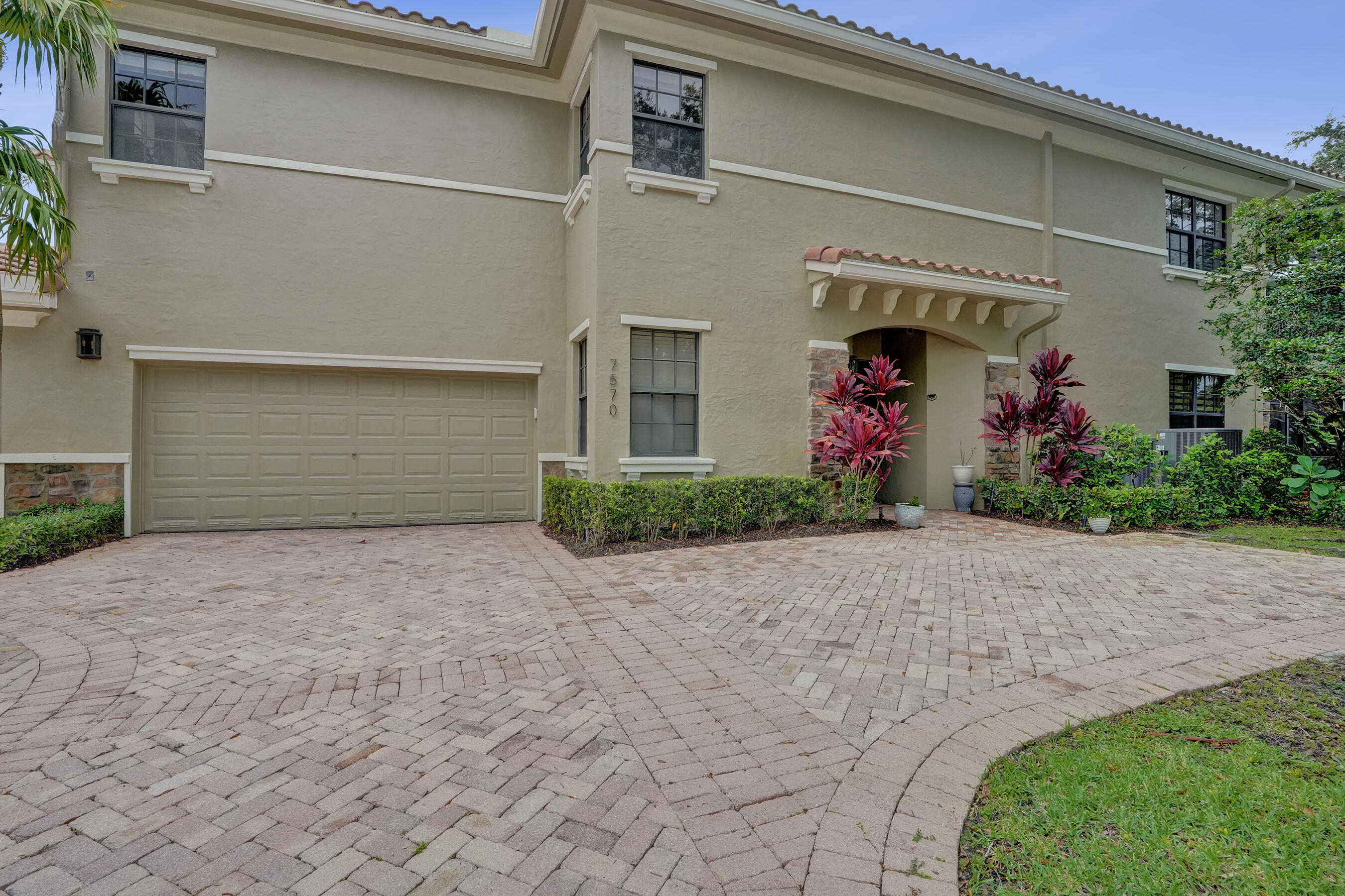 Foto de propiedad en 7570 Old Thyme Court 9C, Parkland, FL 33076 Parkland con MLS# 