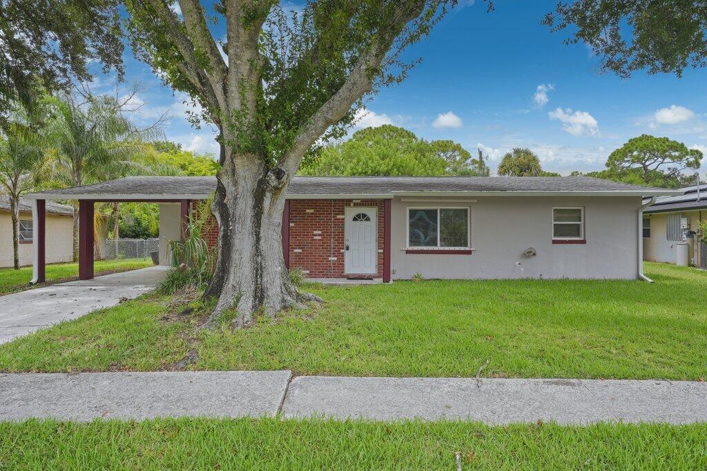 Foto de propiedad en 2907 Sherwood Lane, Fort Pierce, FL 34982 Fort Pierce con MLS# 