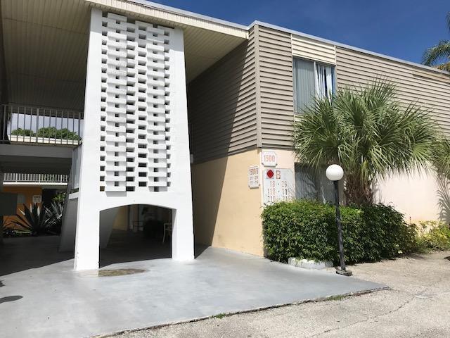 Foto de propiedad en 1500 Crescent Circle B211, Lake Park, FL 33403 Lake Park con MLS# 