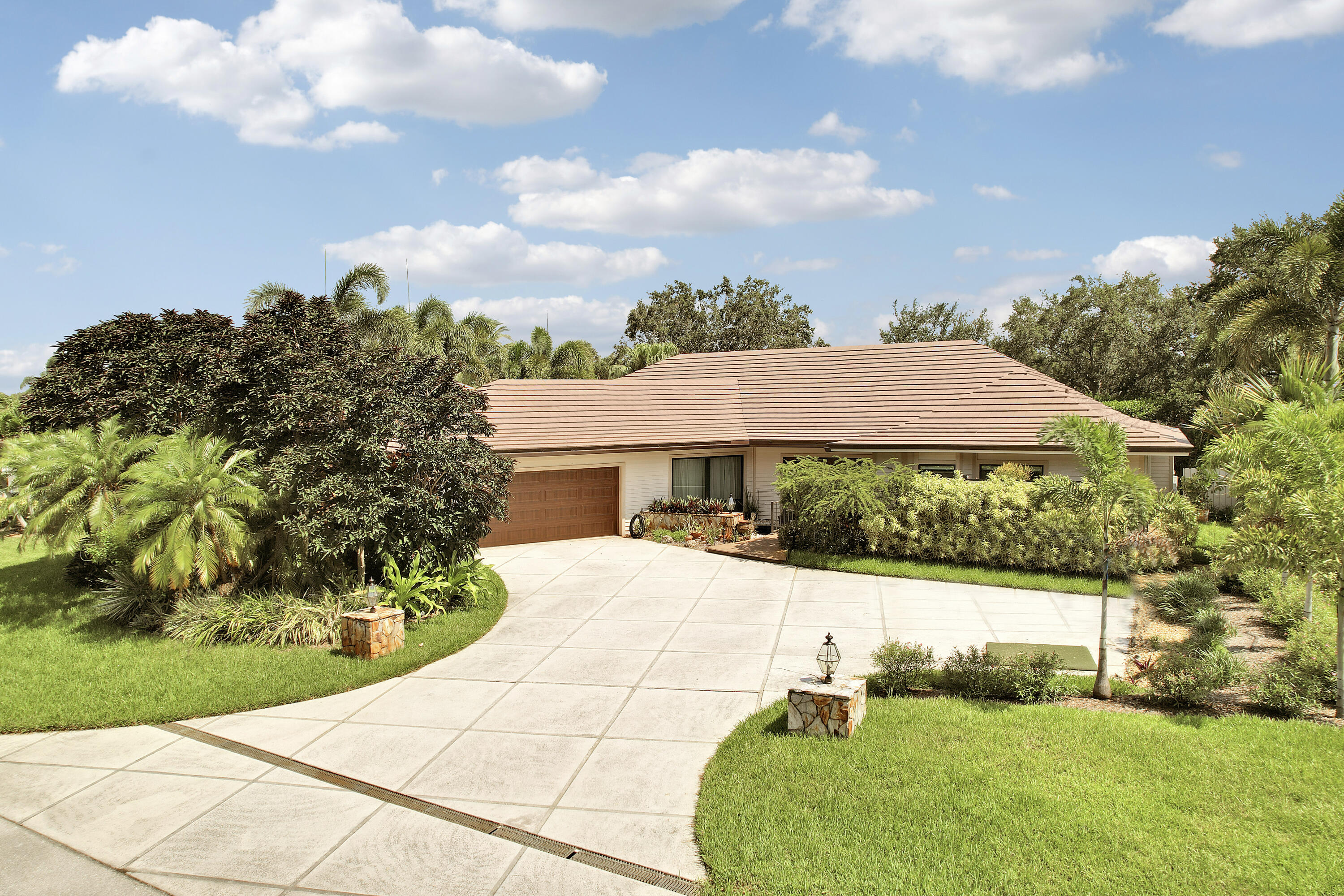 Exceptional curb appeal, tropical landscaping, and a beautifully maintained interior define this singlestory home. Located in a quiet, desirable neighborhood close to everything Palm Beach Gardens has to offer.