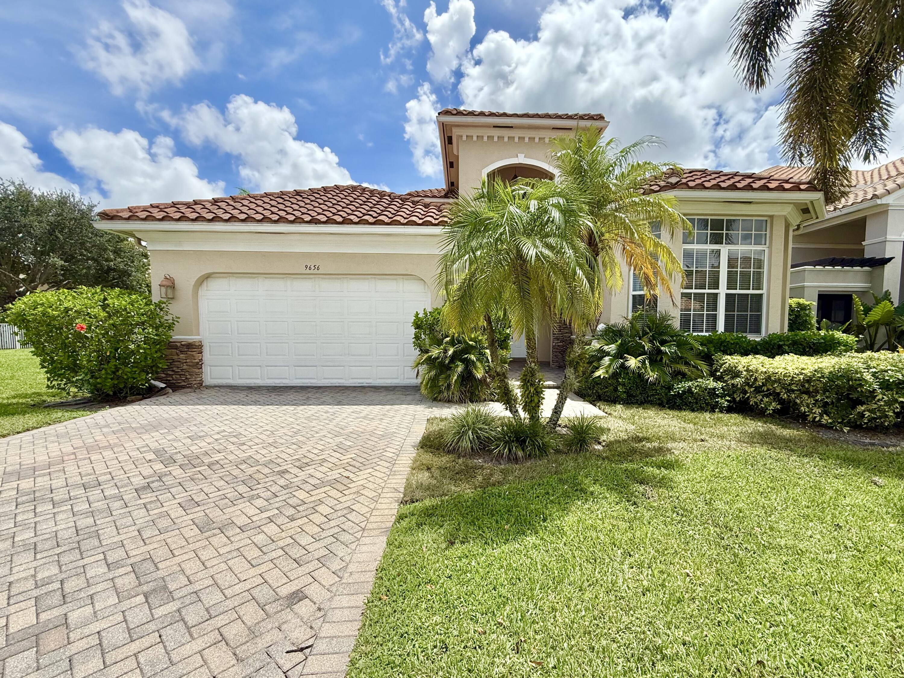 Foto de propiedad en 9656 Cobblestone Creek Drive, Boynton Beach, FL 33472 Boynton Beach con MLS# 