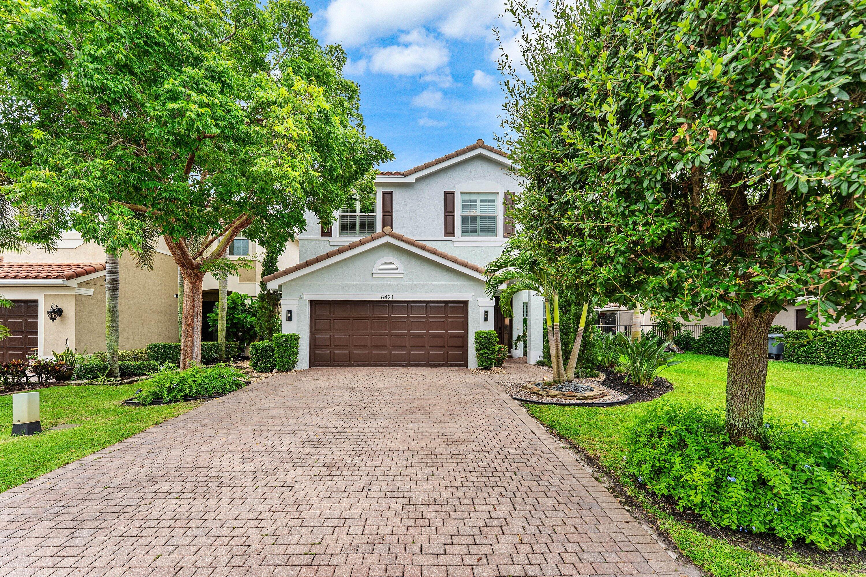 Foto de propiedad en 8421 CALABRIA LAKES Drive, Boynton Beach, FL 33473 Boynton Beach con MLS# 