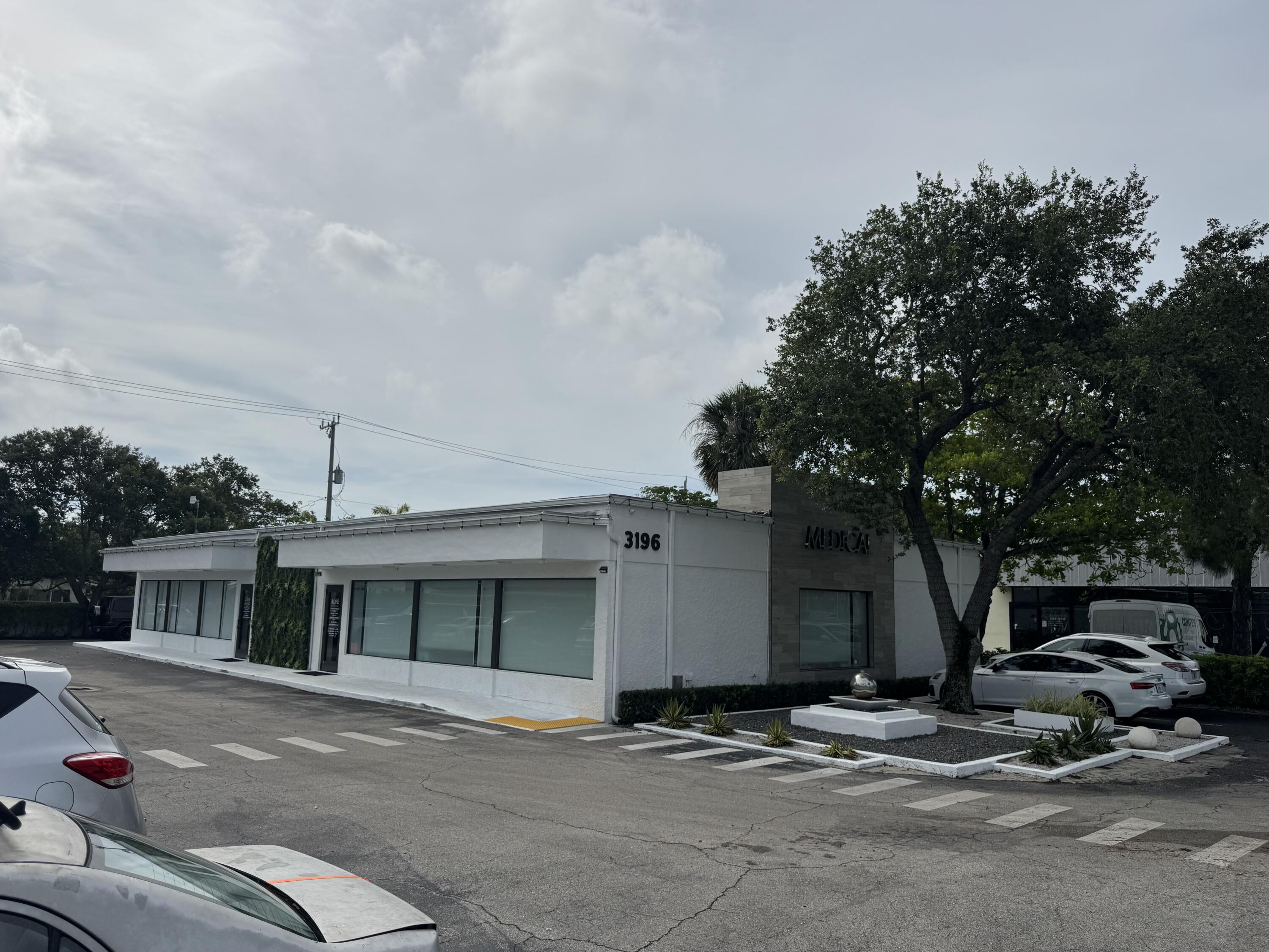 Foto de propiedad en 3196 N FEDERAL Highway, Boca Raton, FL 33431 Boca Raton con MLS# 