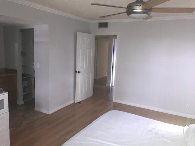 Foto de propiedad en 9480 Poinciana Place 310, Davie, FL 33324 Davie con MLS# 