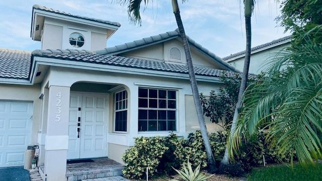 Foto de propiedad en 4235 NW 56TH Drive, Coconut Creek, FL 33073 Coconut Creek con MLS# 