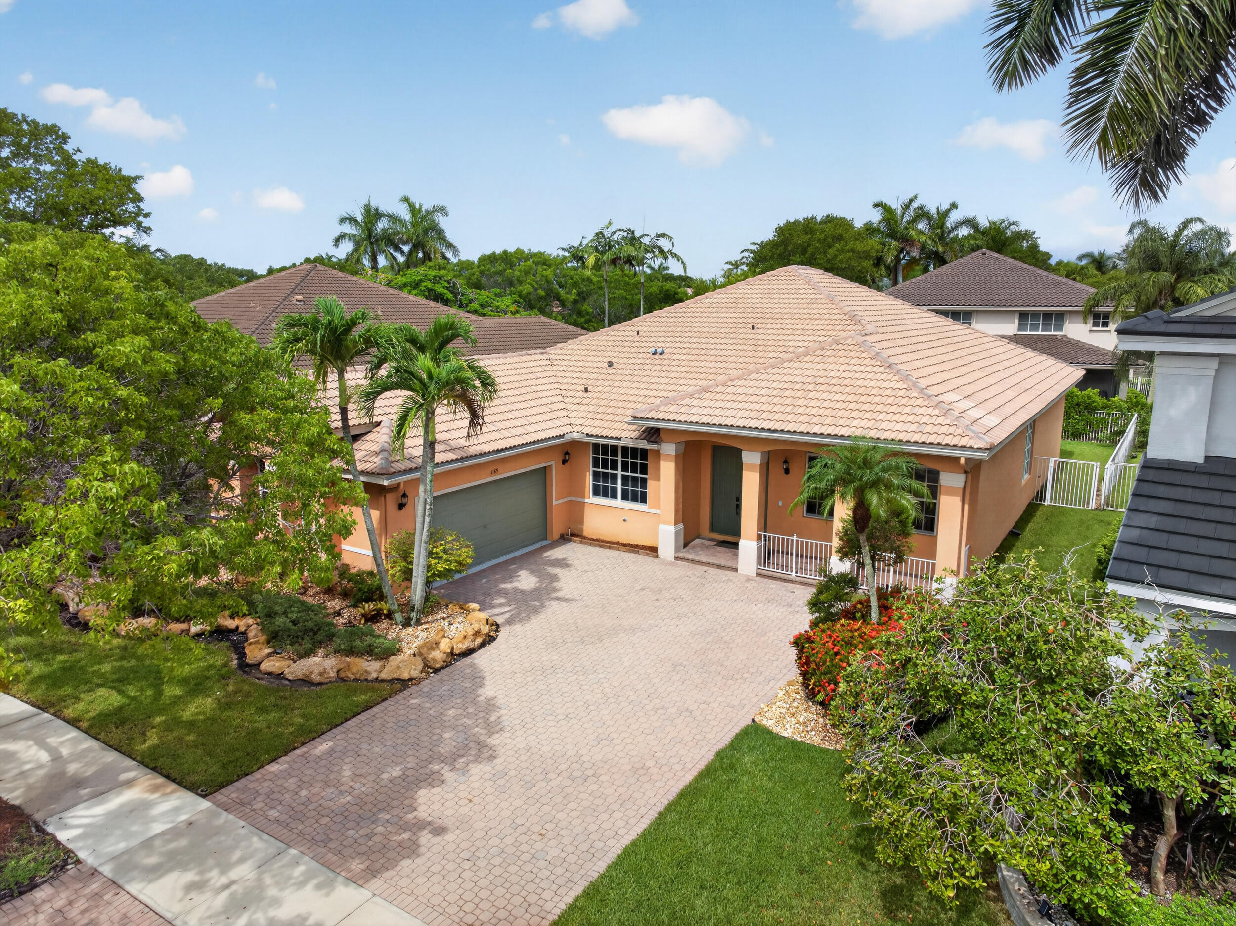 Foto de propiedad en 1169 Peregrine Way, Weston, FL 33327 Weston con MLS# 