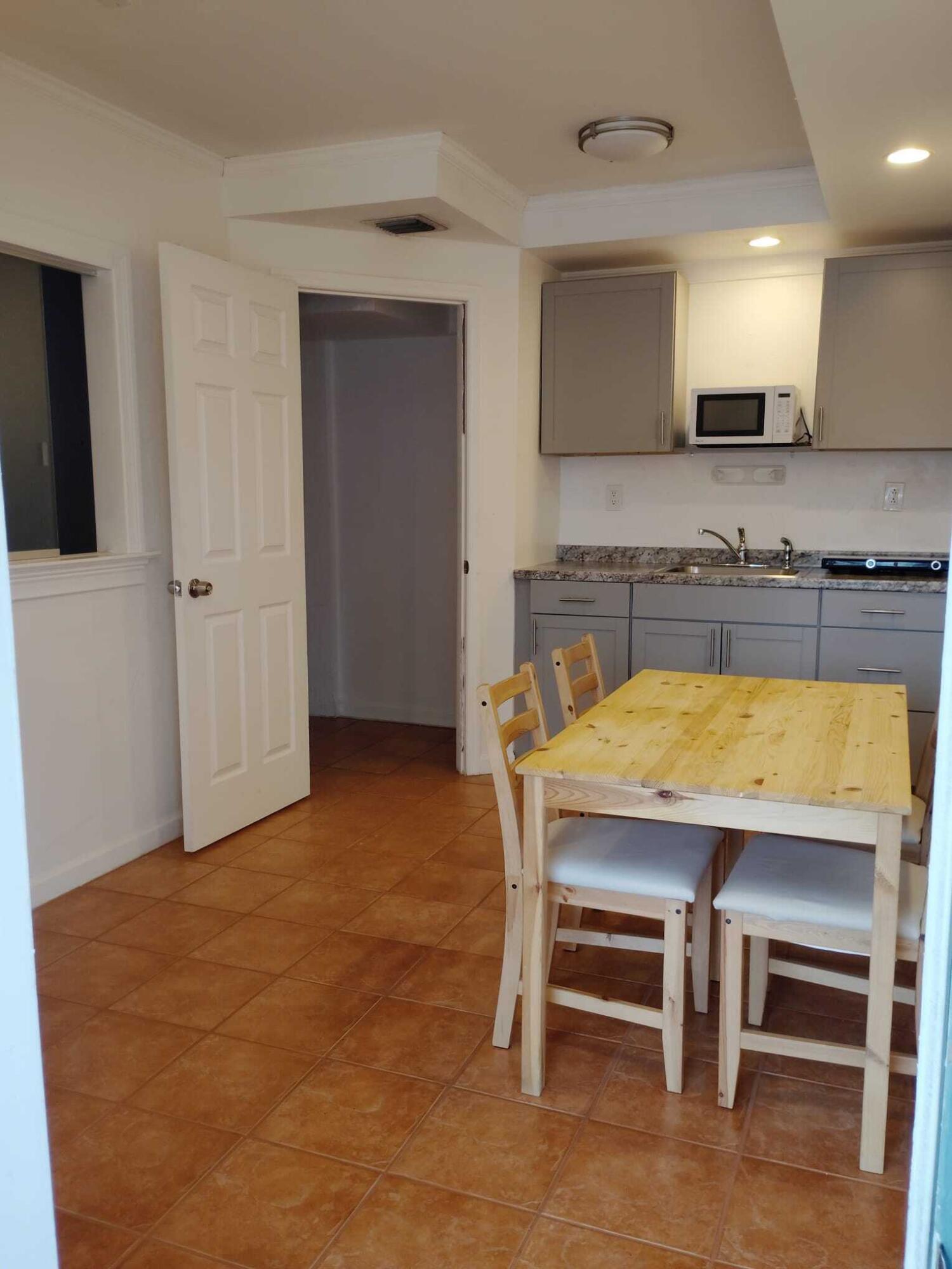 Foto de propiedad en 5937 TAFT Street 1, Hollywood, FL 33021 Hollywood con MLS# 