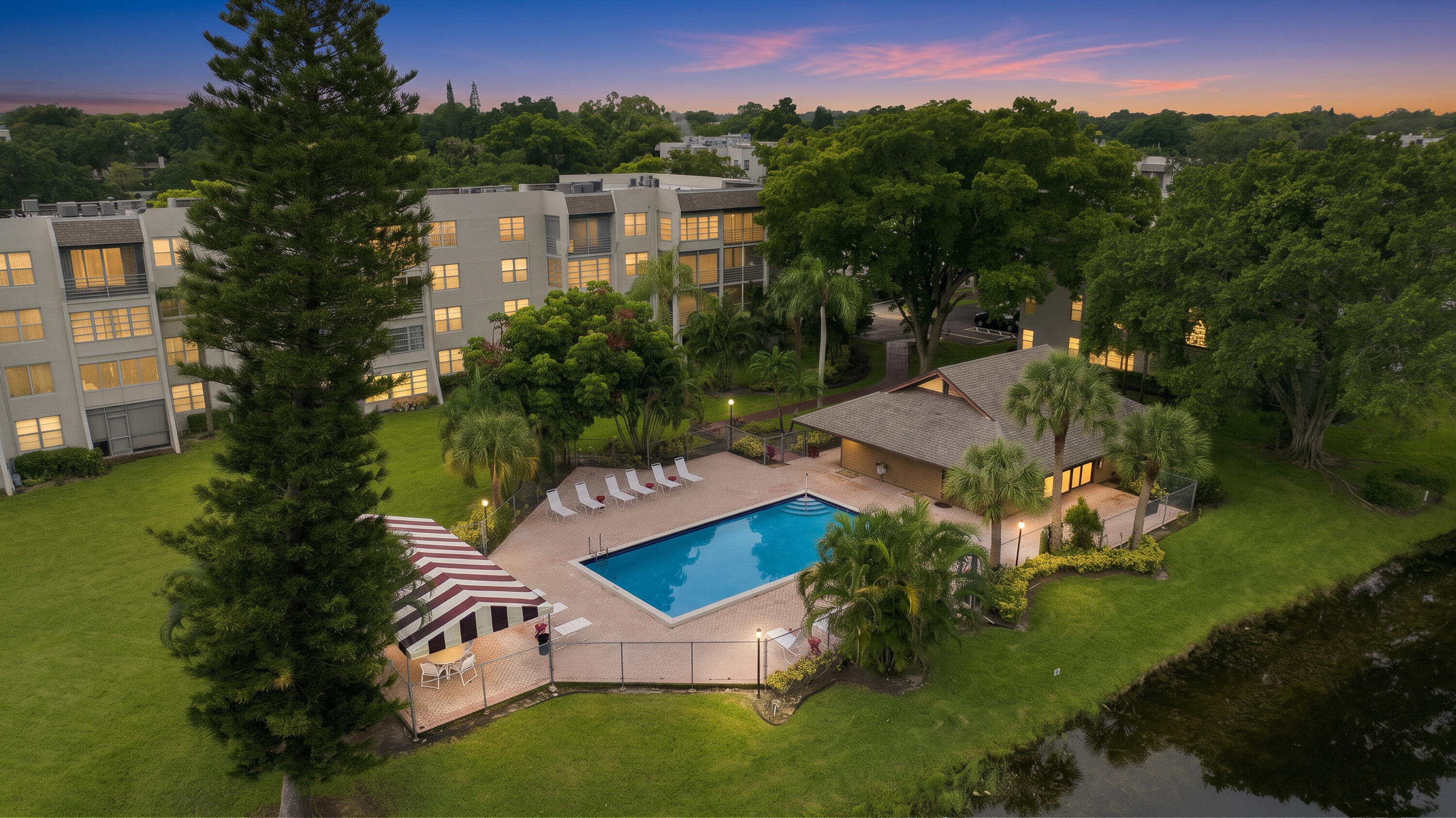 Foto de propiedad en 9440 POINCIANA Place 314, Davie, FL 33324 Davie con MLS# 