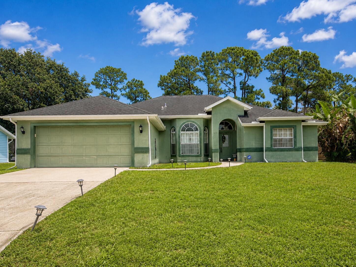 Foto de propiedad en 609 SW JADA Road, Port St. Lucie, FL 34953 Port St. Lucie con MLS# 
