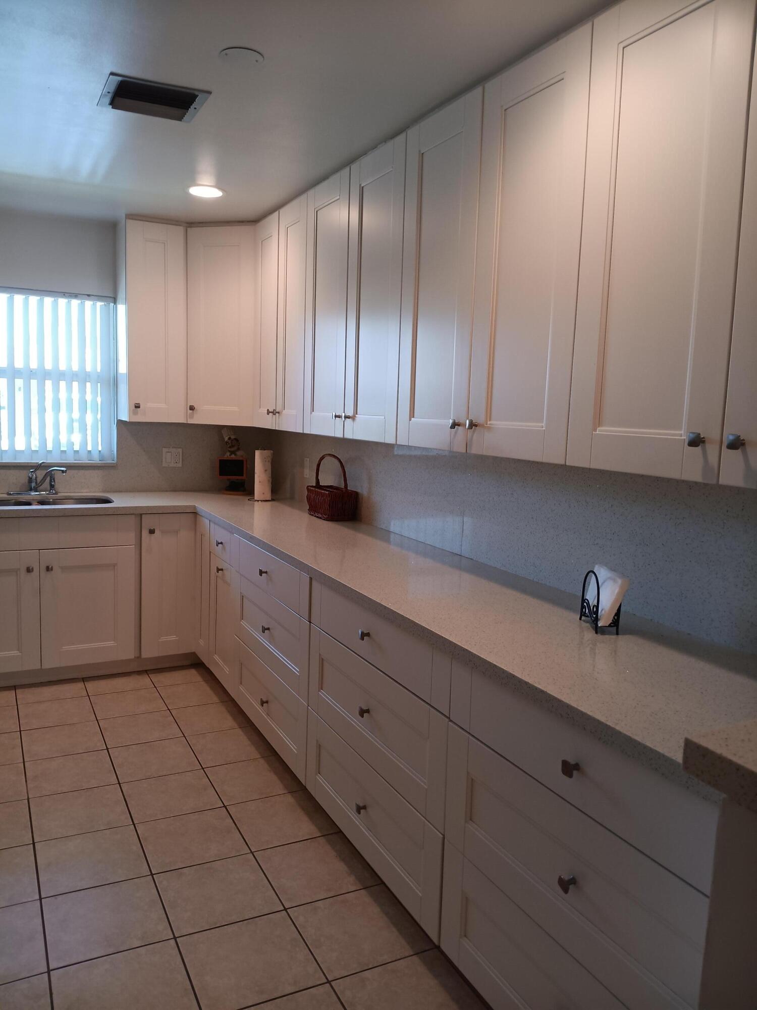 Foto de propiedad en 5730 FERNLEY Drive E 27, West Palm Beach, FL 33415 West Palm Beach con MLS# 