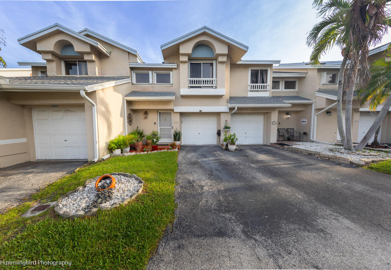 Foto de propiedad en 2047 DISCOVERY Circle E, Deerfield Beach, FL 33442 Deerfield Beach con MLS# 
