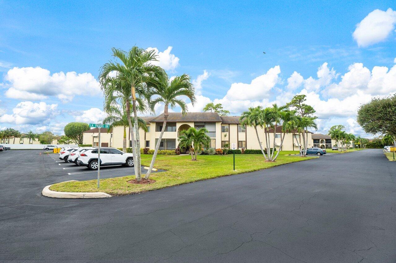 Foto de propiedad en 3587 LA PLAYAS B-2, Greenacres, FL 33463 Greenacres con MLS# 