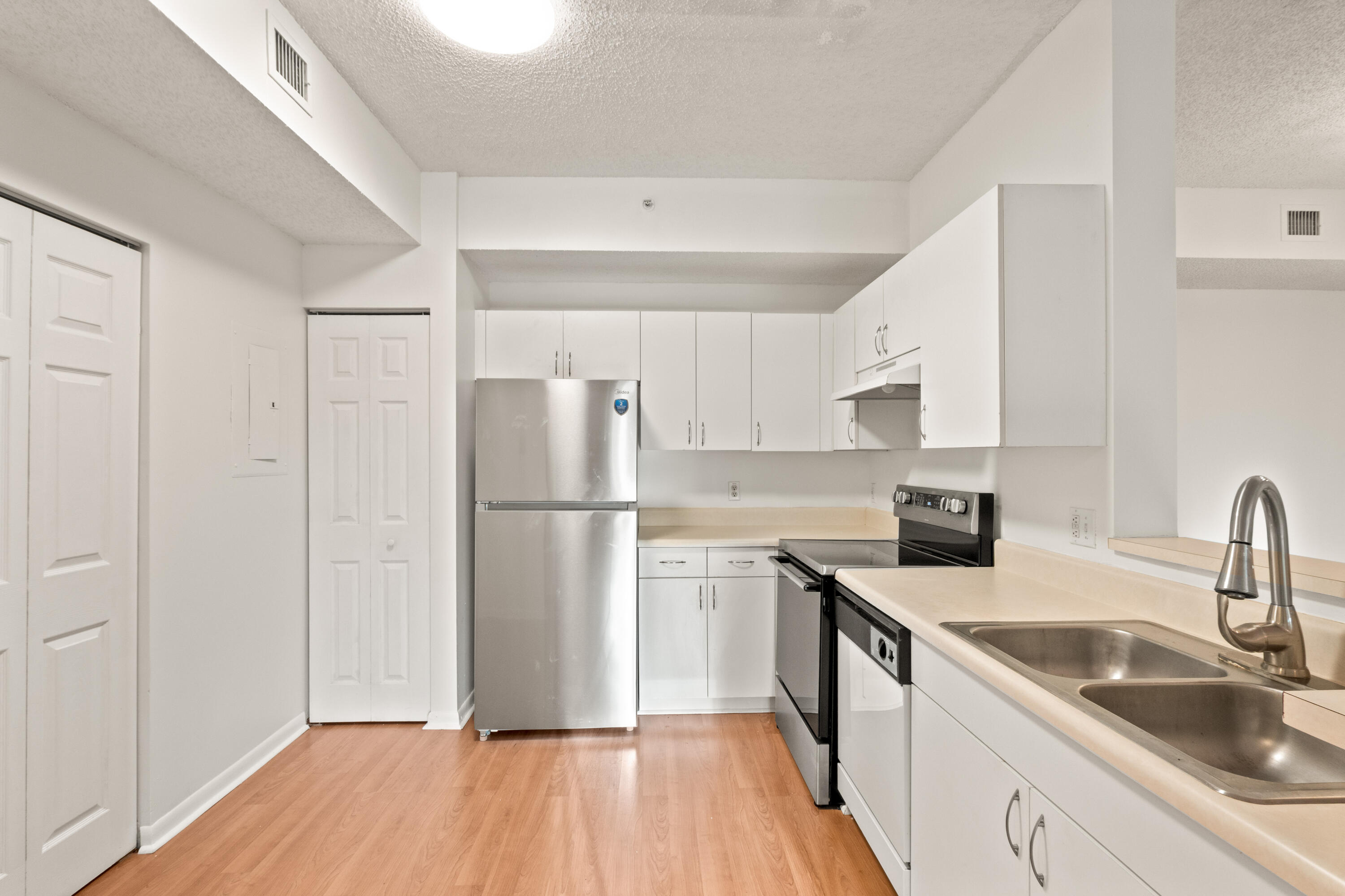 Foto de propiedad en 6960 SW 39TH Street E205, Davie, FL 33314 Davie con MLS# 