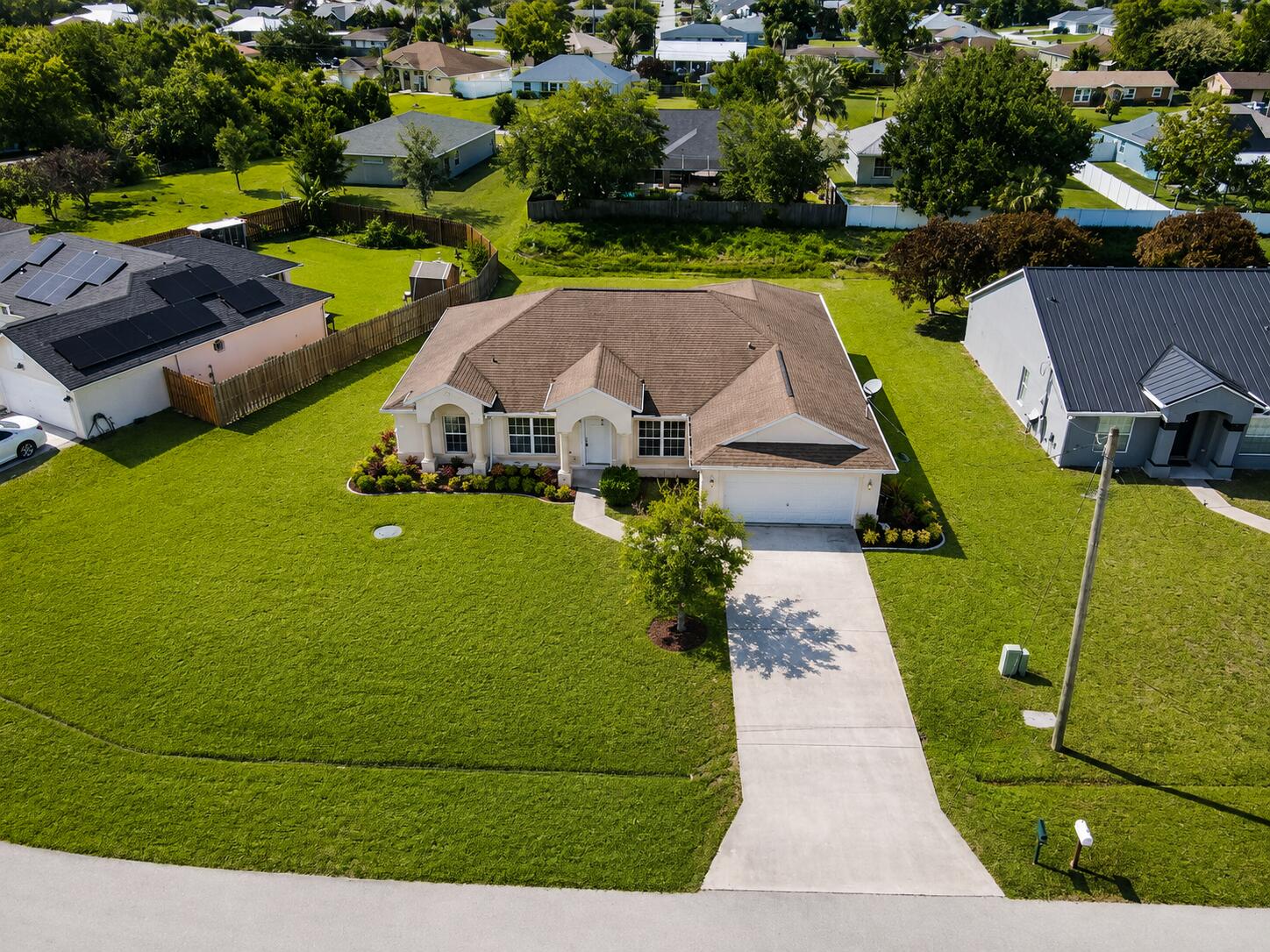 Foto de propiedad en 1061 SW Coleman Avenue, Port St. Lucie, FL 34953 Port St. Lucie con MLS# 