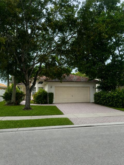 Foto de propiedad en 13514 NW 7TH Street, Plantation, FL 33325 Plantation con MLS# 