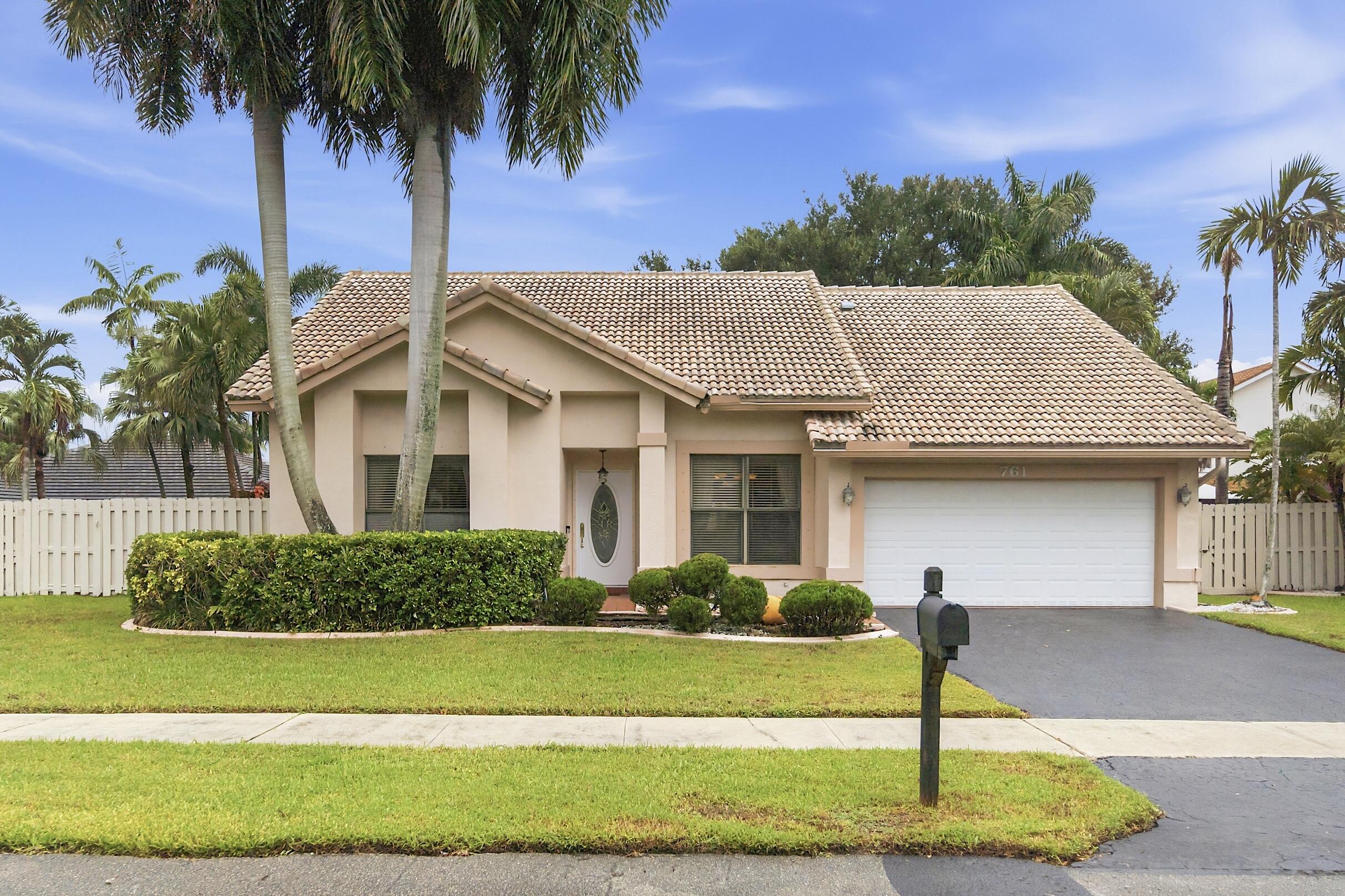 Foto de propiedad en 761 Greenbriar Avenue, Davie, FL 33325 Davie con MLS# 
