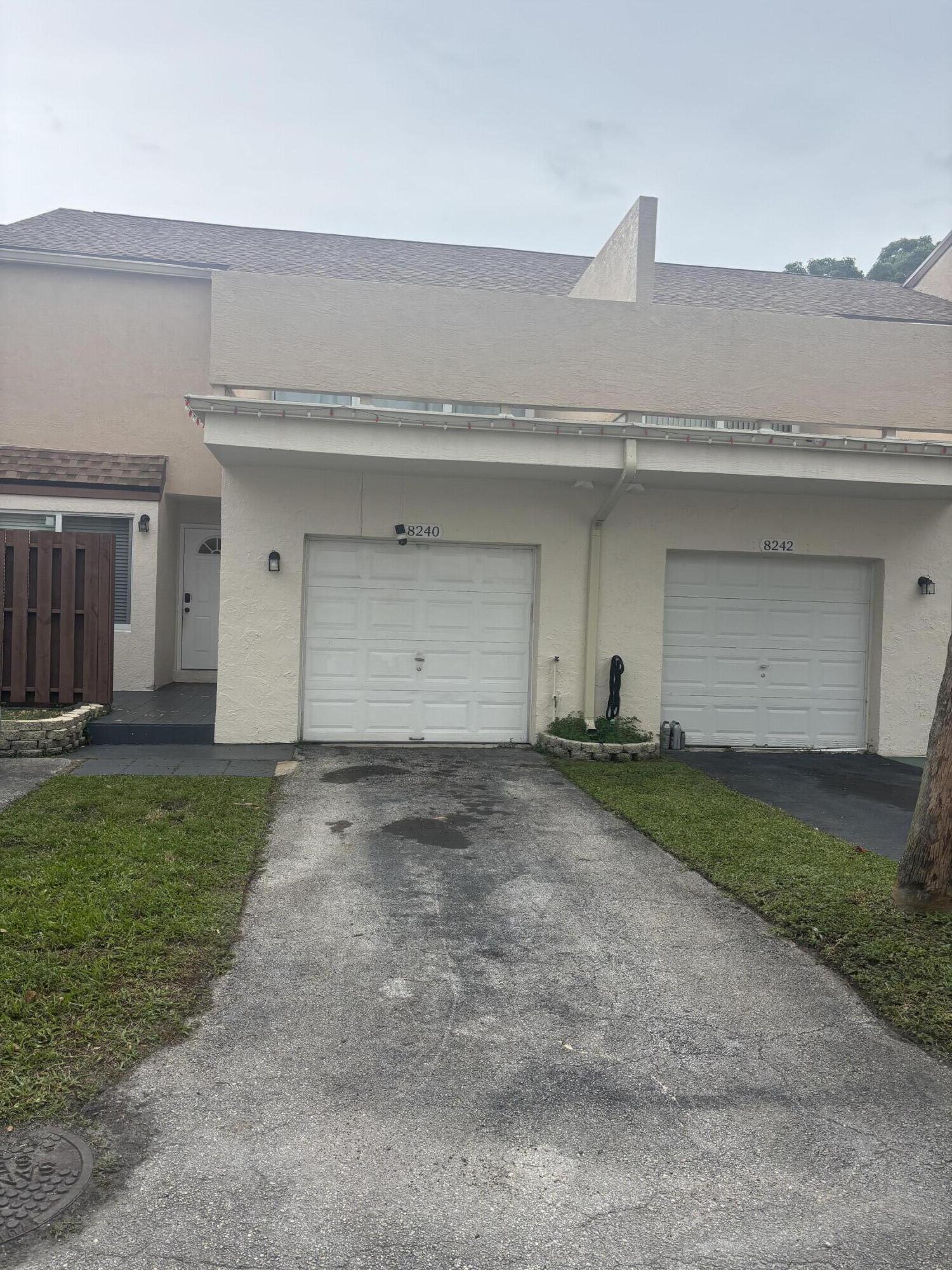 Foto de propiedad en 8240 NW 9TH Street 3, Plantation, FL 33324 Plantation con MLS# 