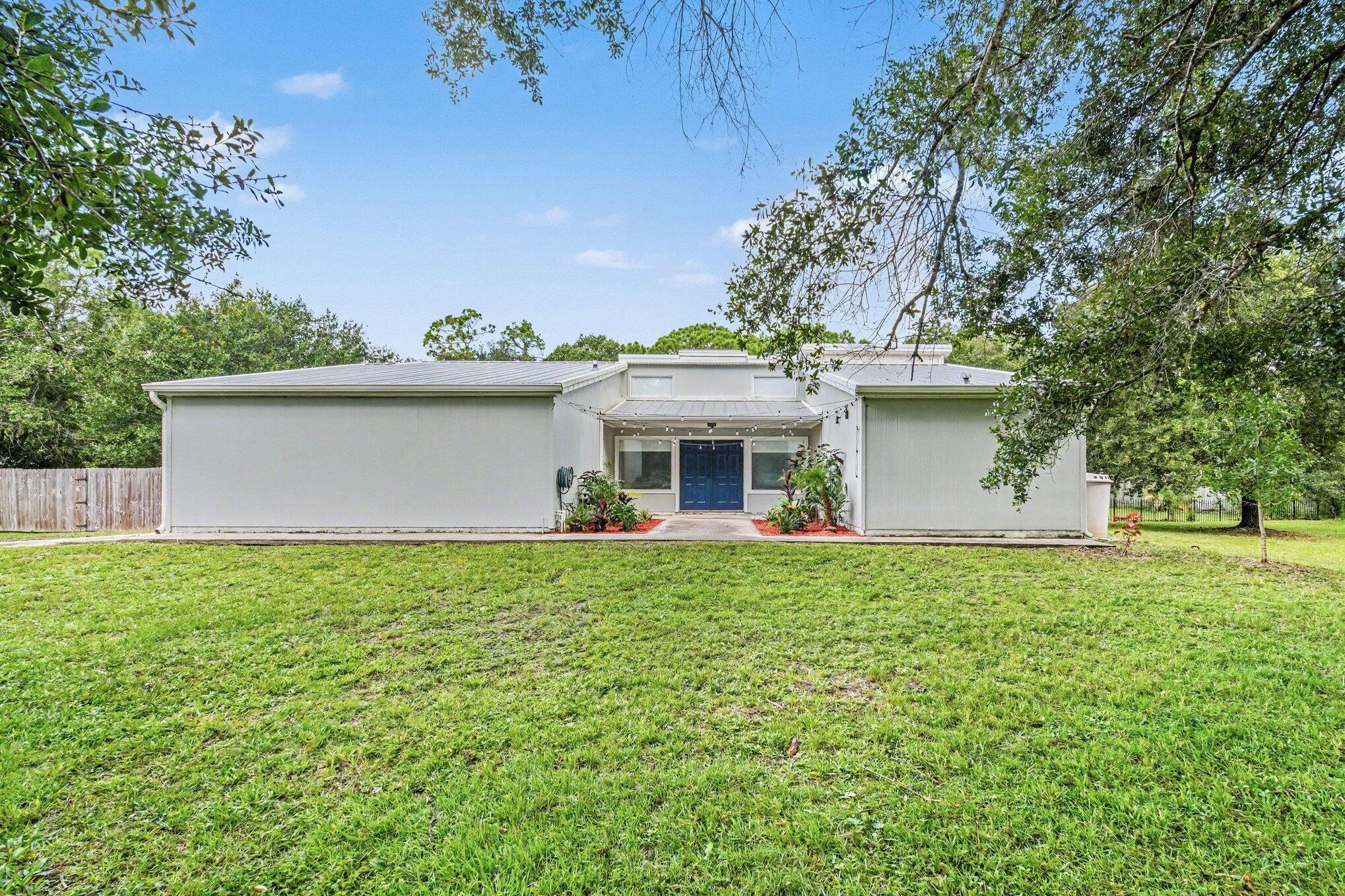 Foto de propiedad en 2550 COREY Avenue, Melbourne, FL 32904 Melbourne con MLS# 