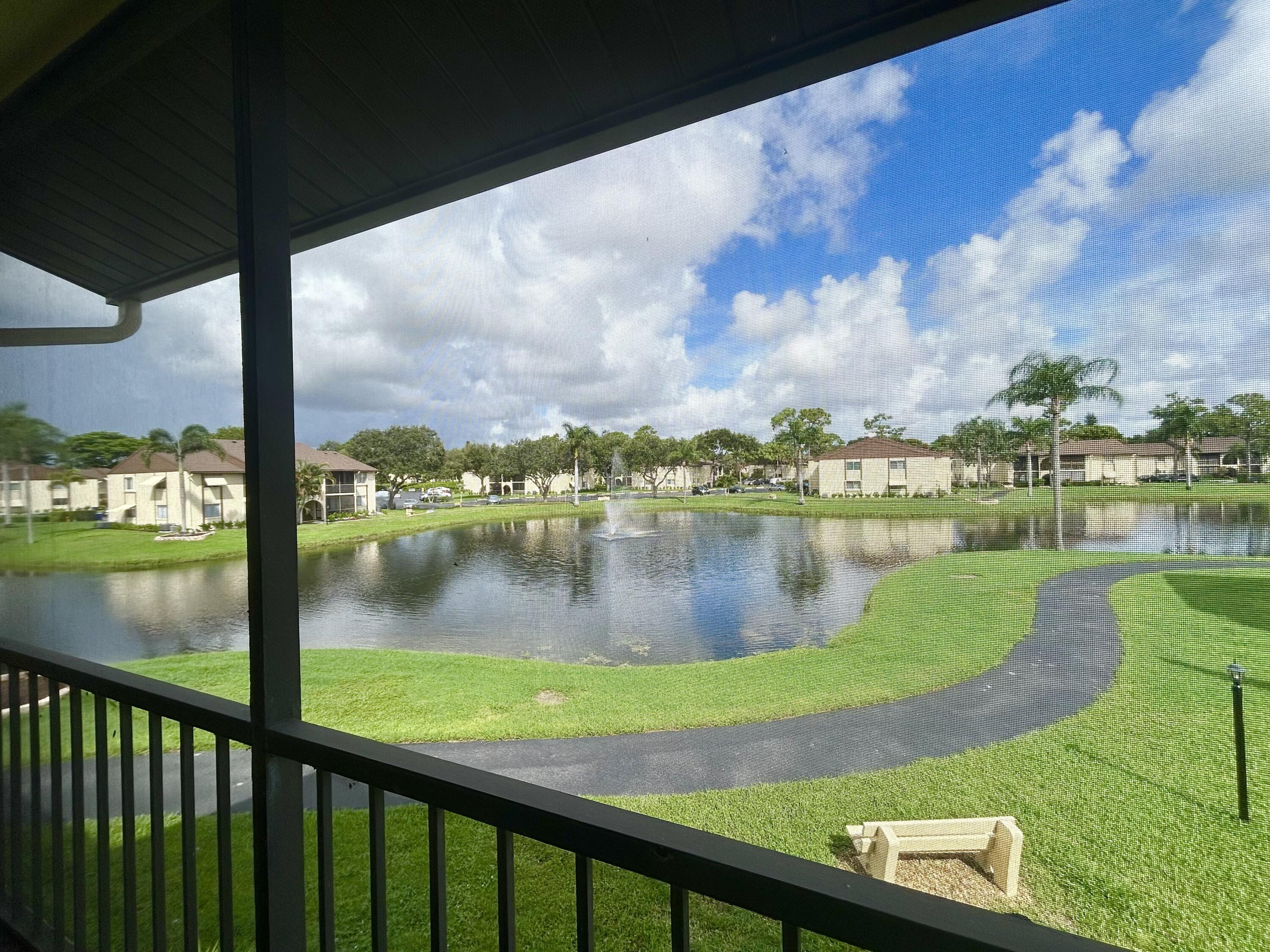 Foto de propiedad en 132 Lake Pine Circle B-2, Greenacres, FL 33463 Greenacres con MLS# 