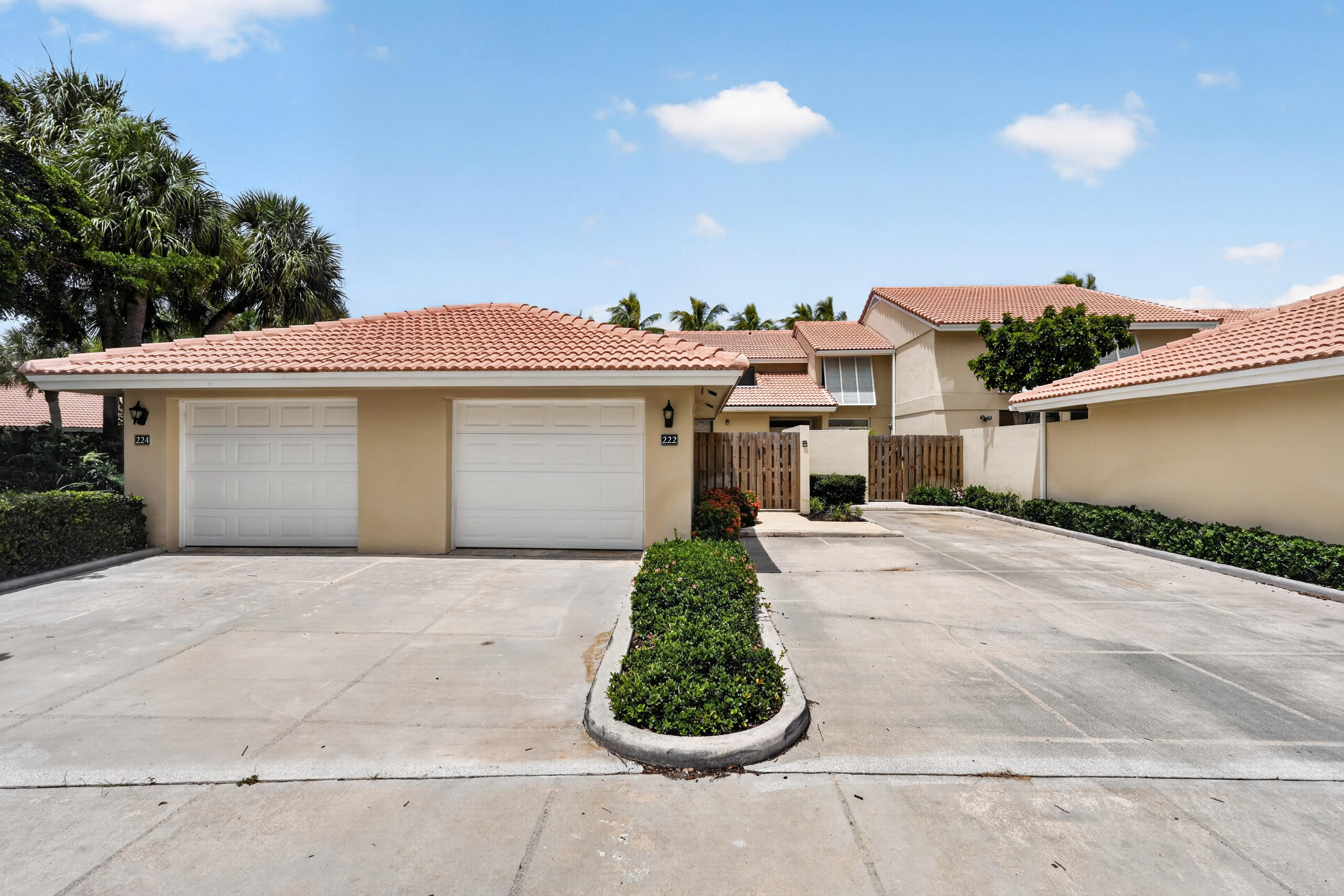 Foto de propiedad en 222 Old Meadow Way, Palm Beach Gardens, FL 33418 Palm Beach Gardens con MLS# 